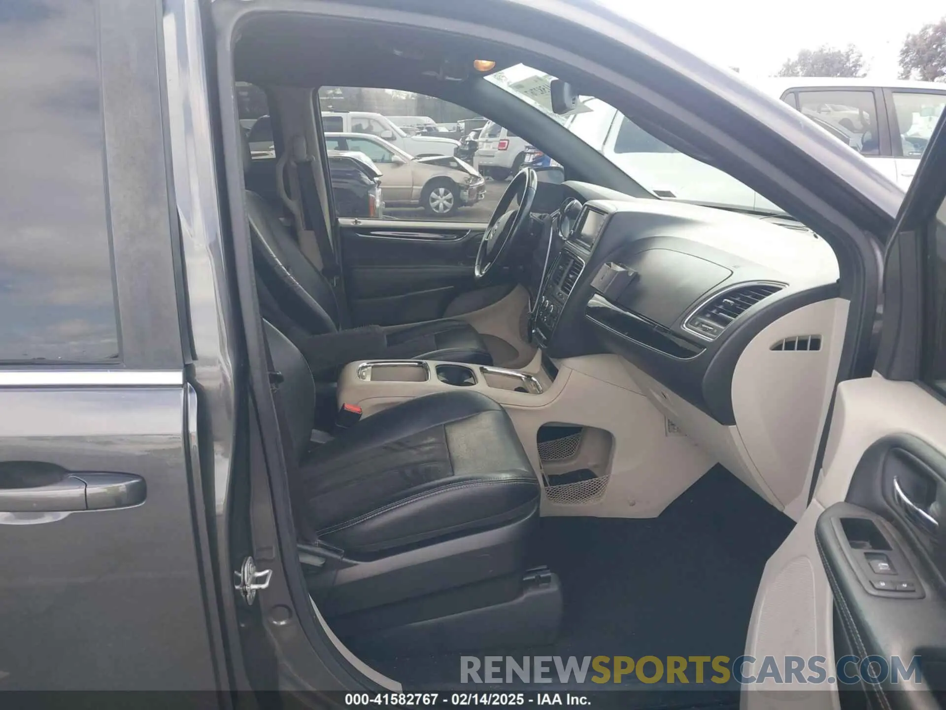 5 Photograph of a damaged car 2C4RDGCG7KR691775 DODGE GRAND CARAVAN 2019