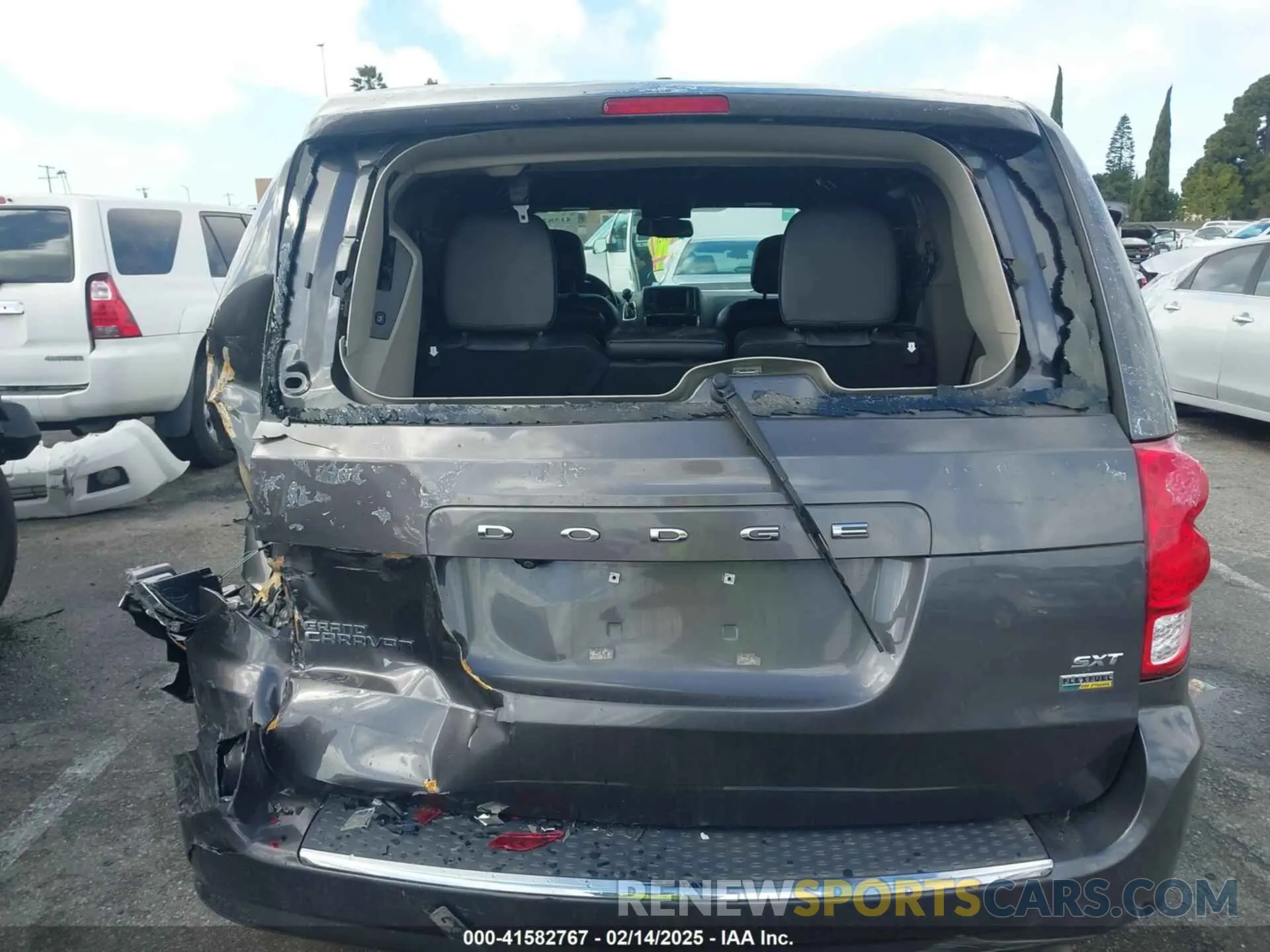6 Photograph of a damaged car 2C4RDGCG7KR691775 DODGE GRAND CARAVAN 2019