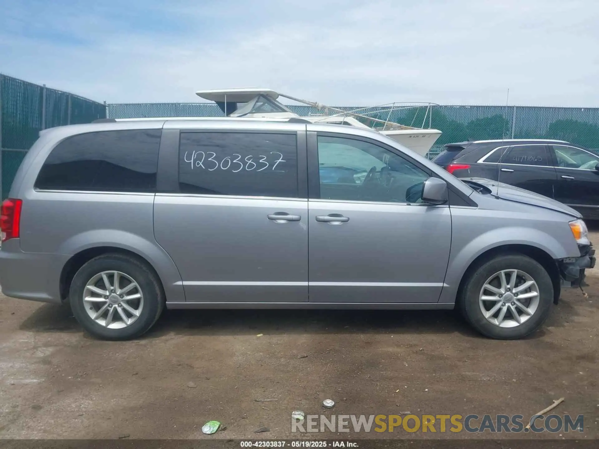 14 Photograph of a damaged car 2C4RDGCG7KR716495 DODGE GRAND CARAVAN 2019