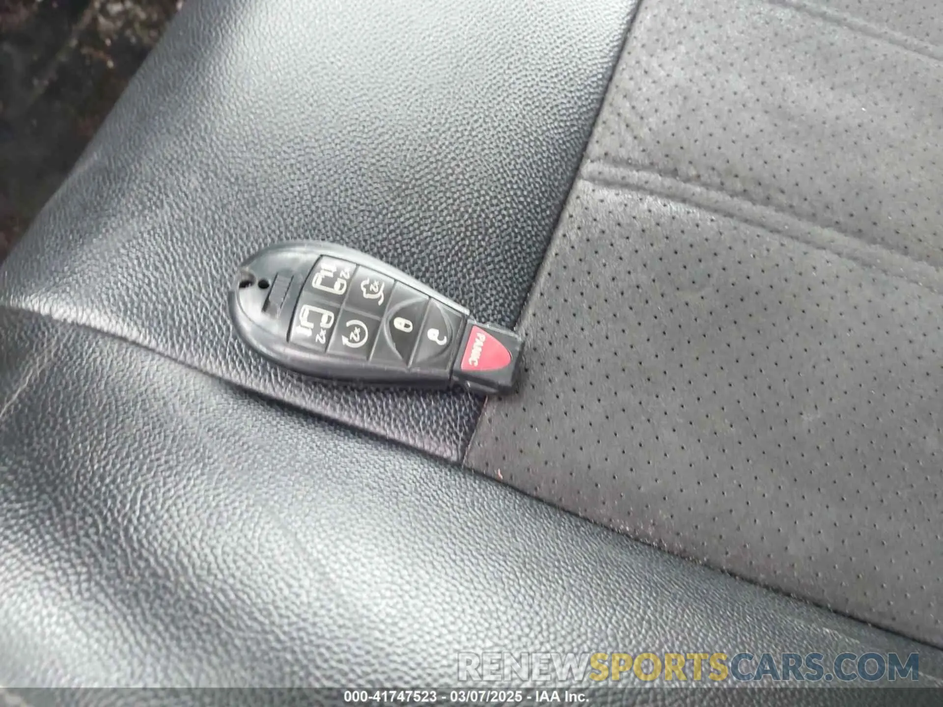 11 Photograph of a damaged car 2C4RDGCG7KR739422 DODGE GRAND CARAVAN 2019