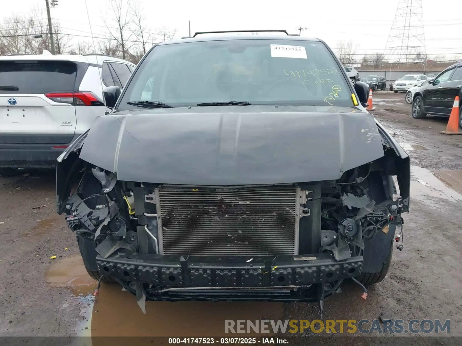 13 Photograph of a damaged car 2C4RDGCG7KR739422 DODGE GRAND CARAVAN 2019