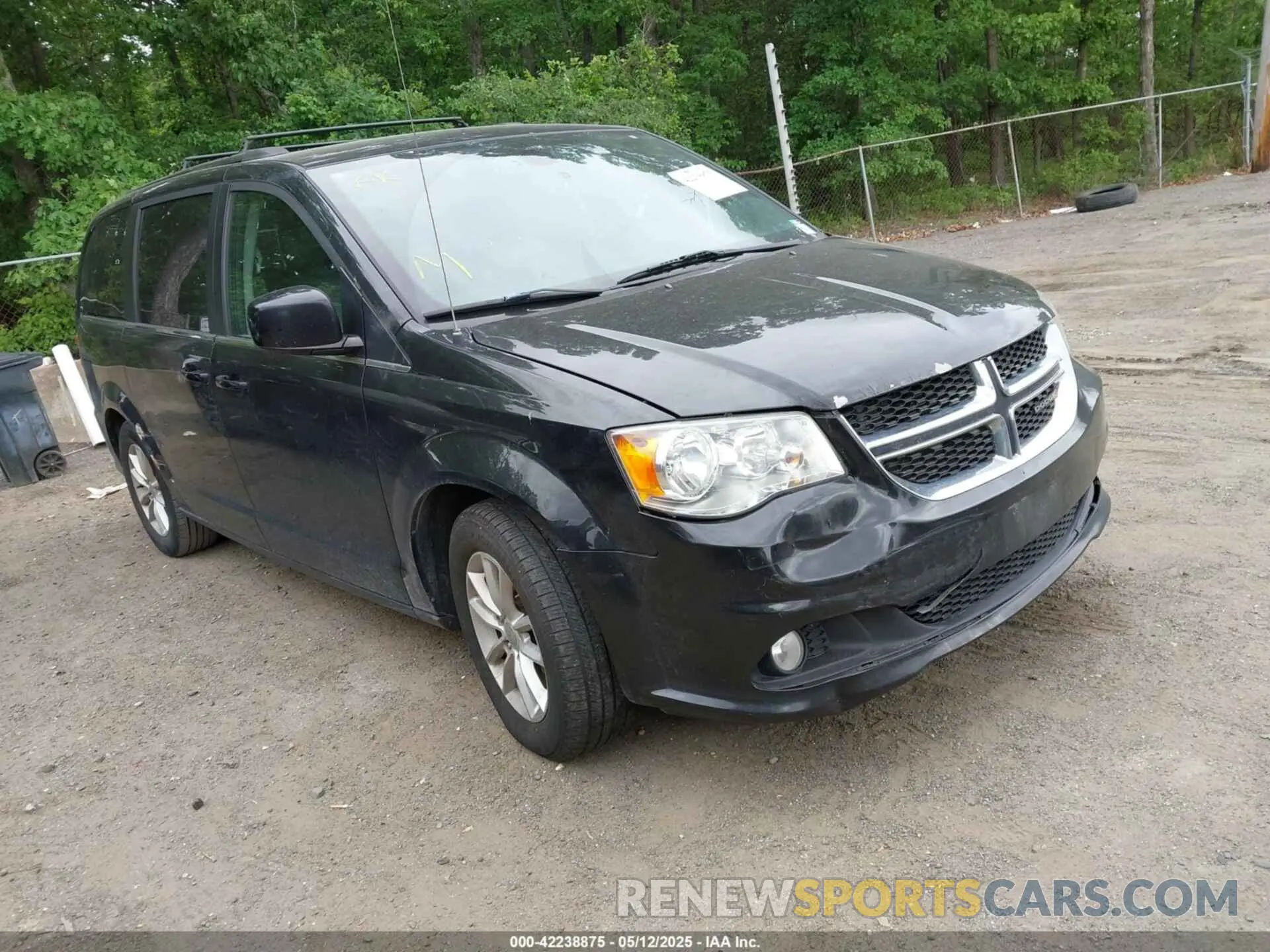 1 Photograph of a damaged car 2C4RDGCG7KR752851 DODGE GRAND CARAVAN 2019