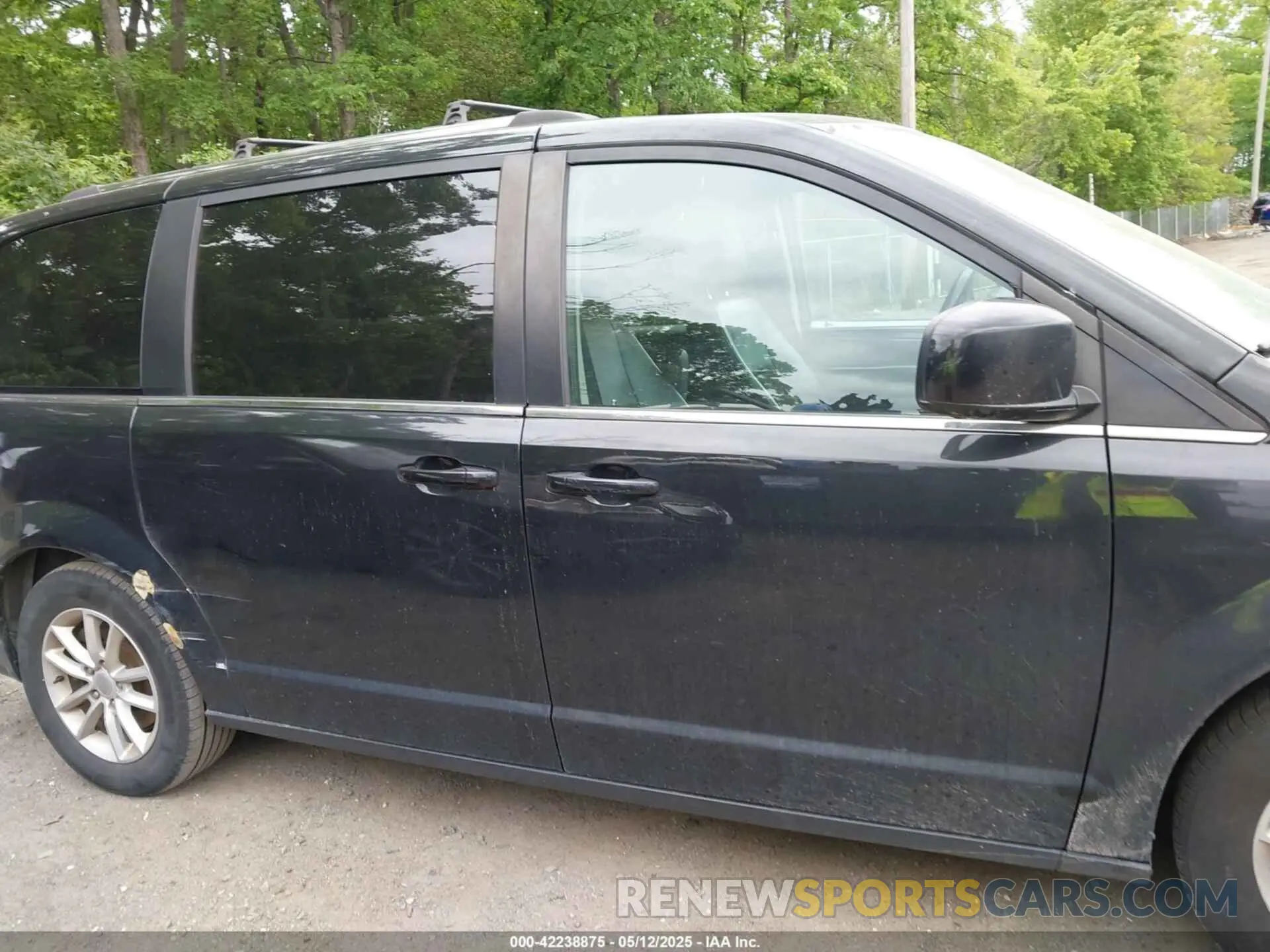 13 Photograph of a damaged car 2C4RDGCG7KR752851 DODGE GRAND CARAVAN 2019