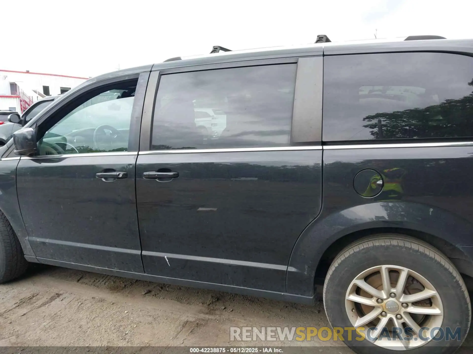 14 Photograph of a damaged car 2C4RDGCG7KR752851 DODGE GRAND CARAVAN 2019