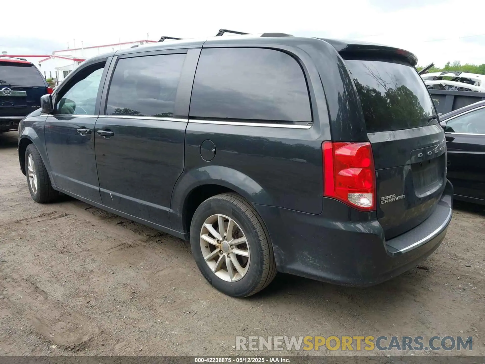 3 Photograph of a damaged car 2C4RDGCG7KR752851 DODGE GRAND CARAVAN 2019