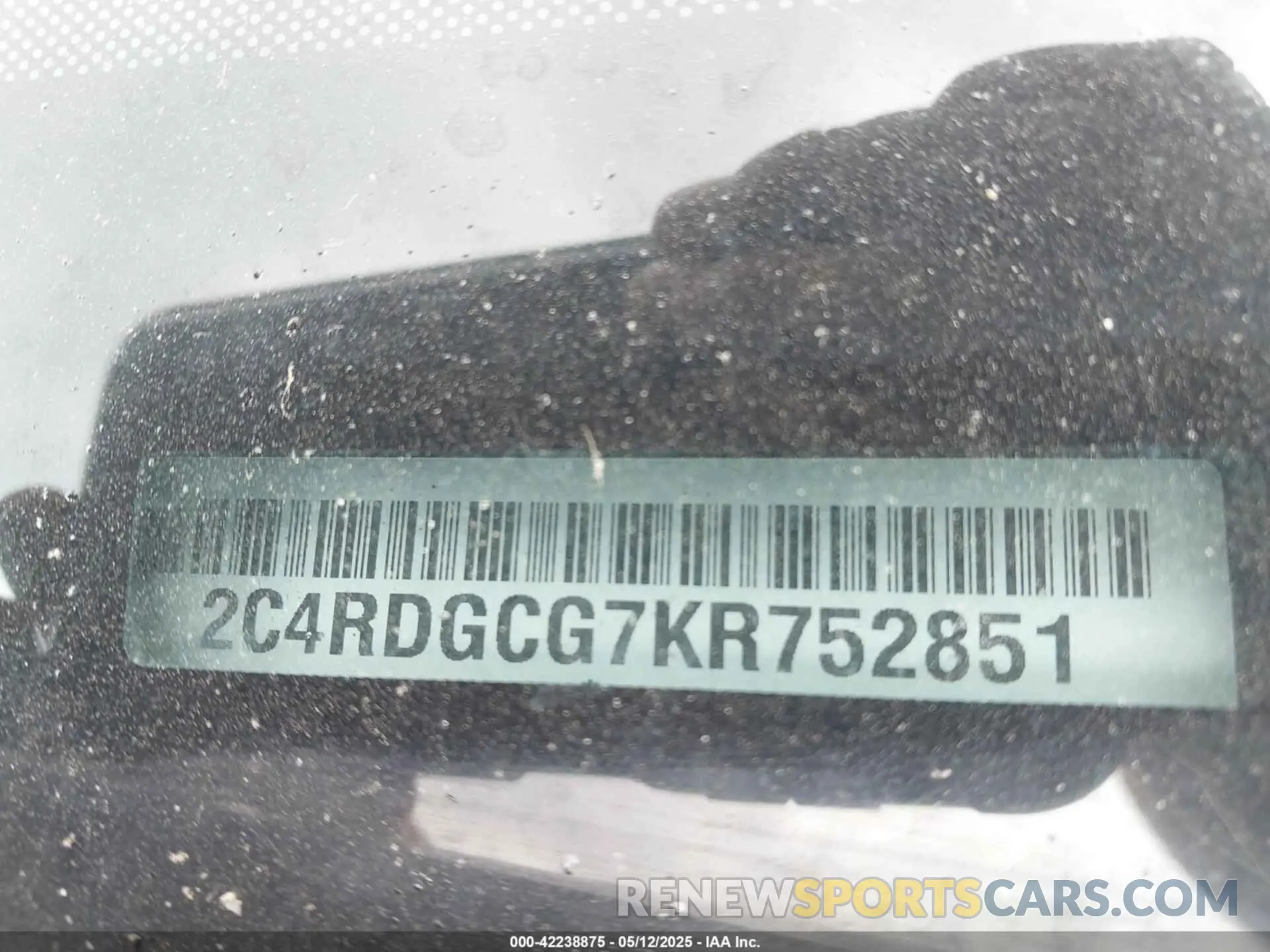 9 Photograph of a damaged car 2C4RDGCG7KR752851 DODGE GRAND CARAVAN 2019
