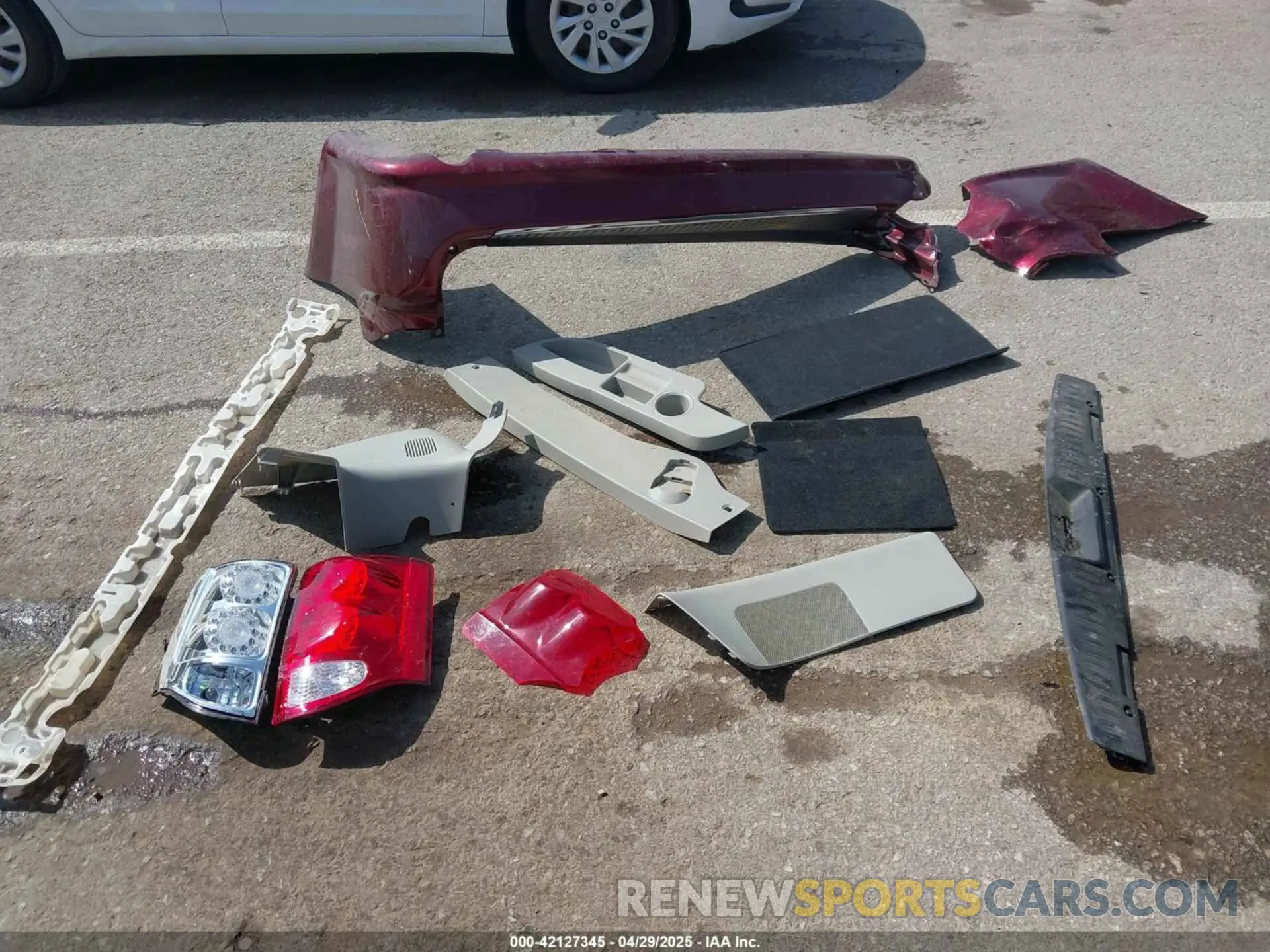 12 Photograph of a damaged car 2C4RDGCG7KR786787 DODGE GRAND CARAVAN 2019