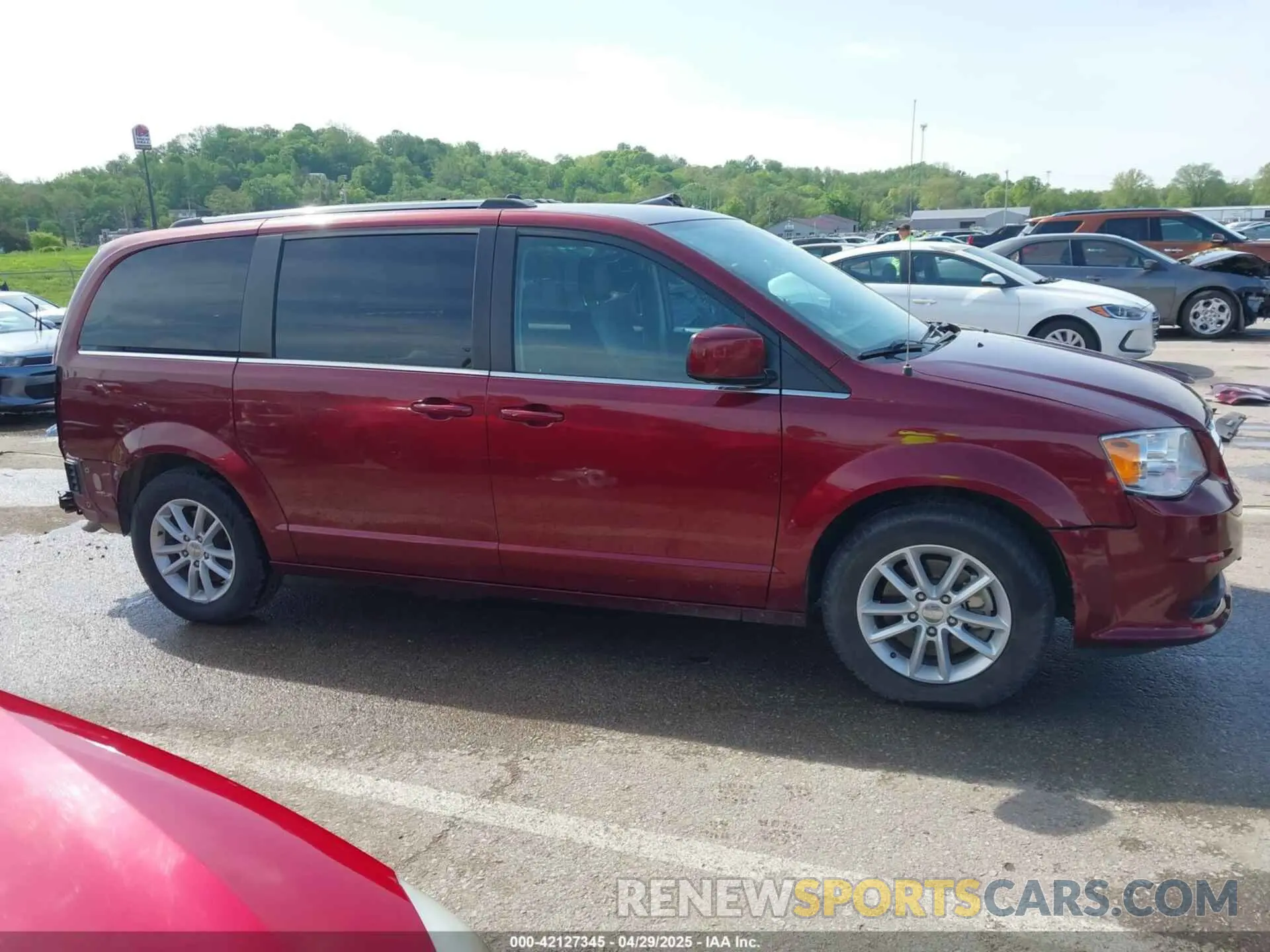 14 Photograph of a damaged car 2C4RDGCG7KR786787 DODGE GRAND CARAVAN 2019