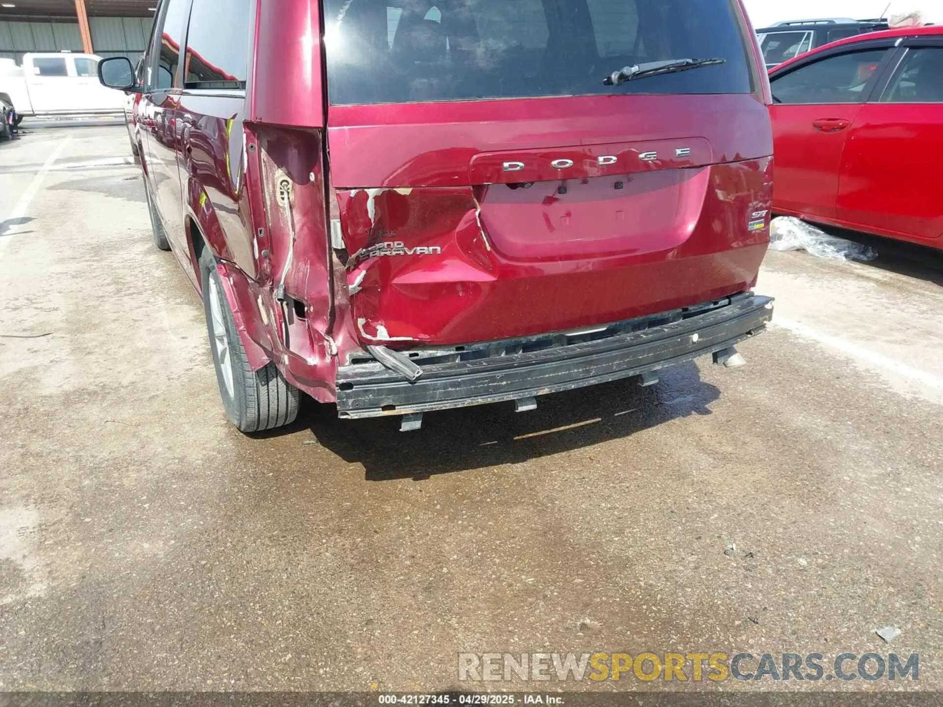 6 Photograph of a damaged car 2C4RDGCG7KR786787 DODGE GRAND CARAVAN 2019