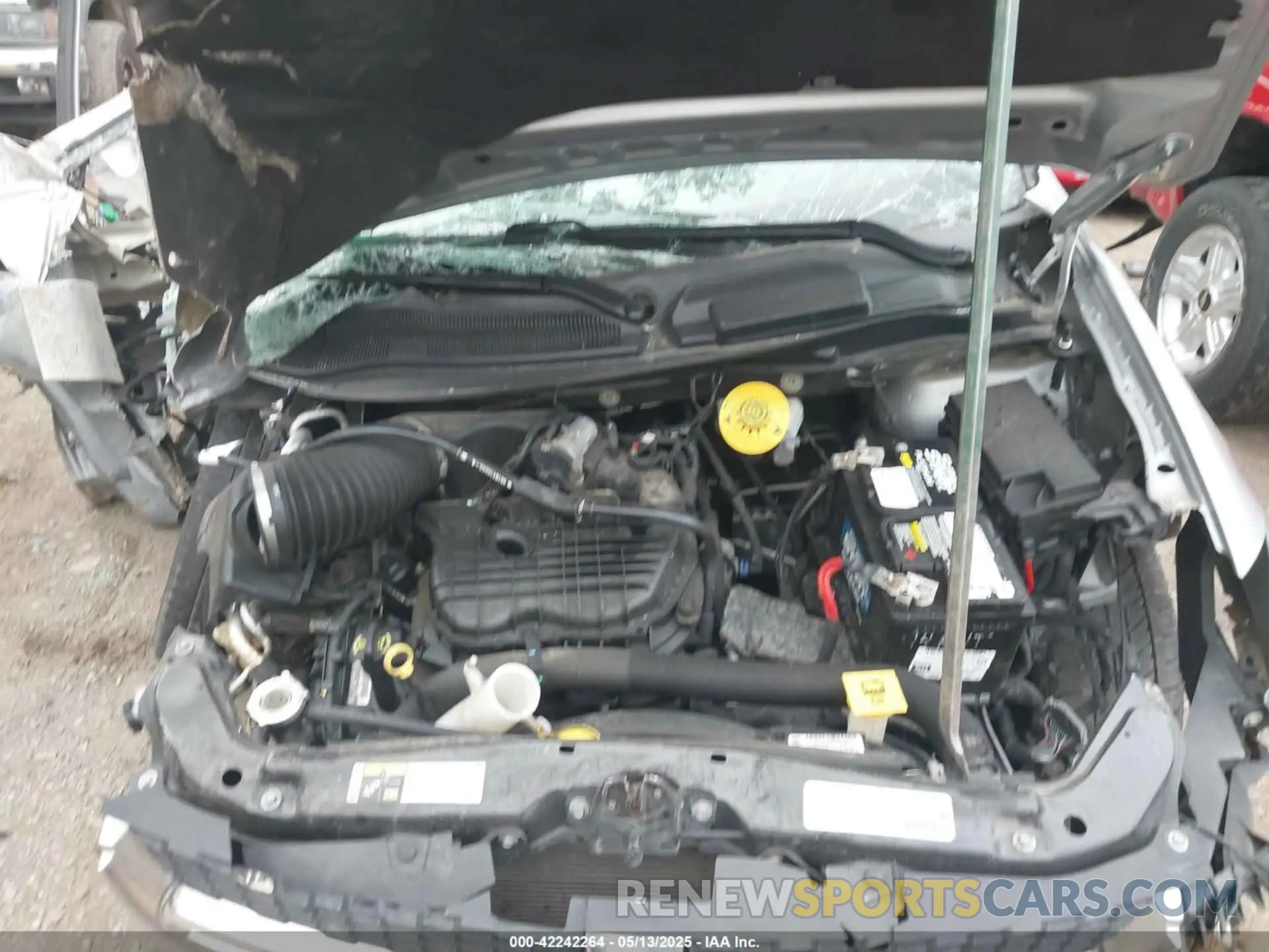 10 Photograph of a damaged car 2C4RDGCG8KR545305 DODGE GRAND CARAVAN 2019