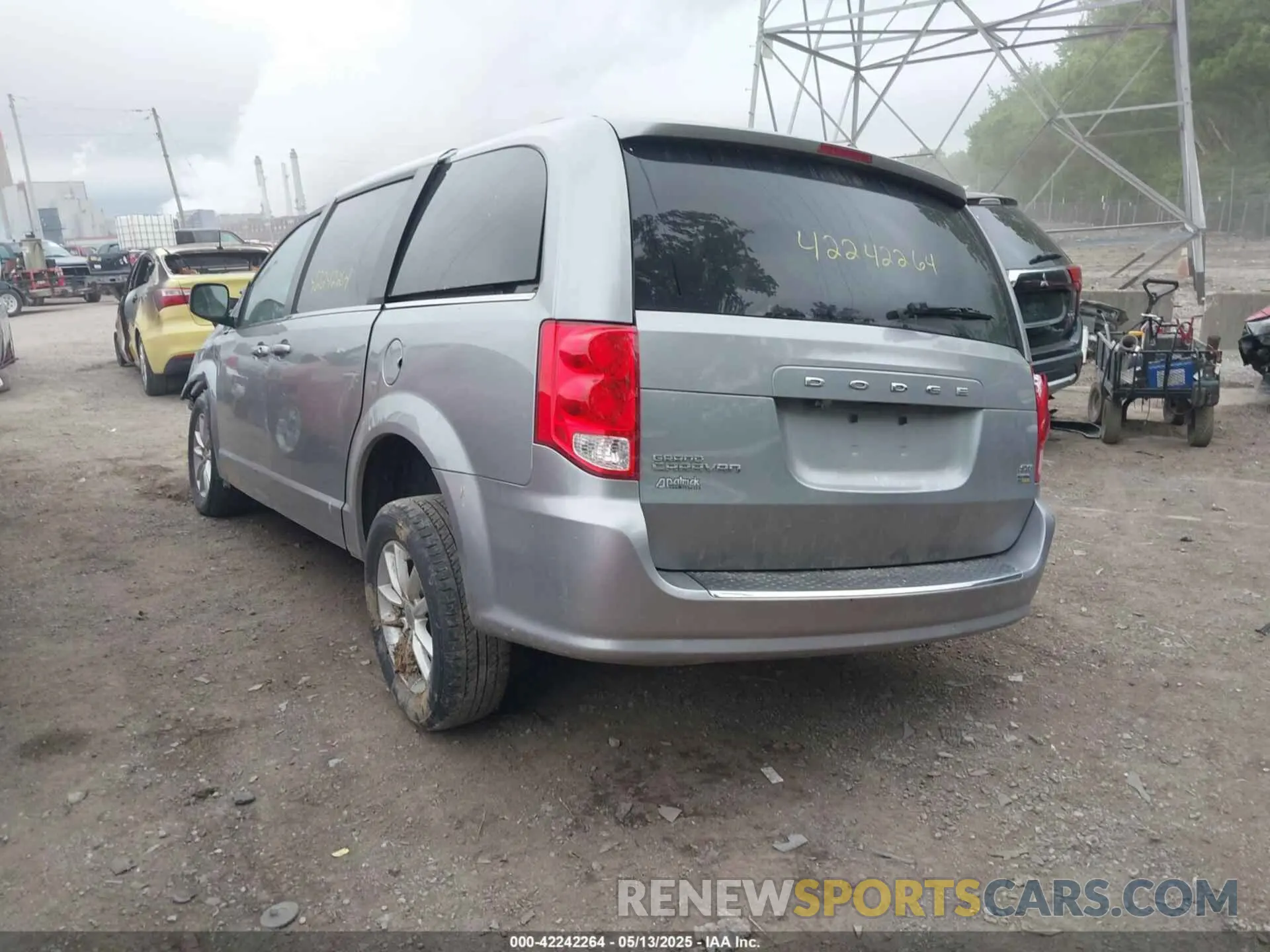 3 Photograph of a damaged car 2C4RDGCG8KR545305 DODGE GRAND CARAVAN 2019