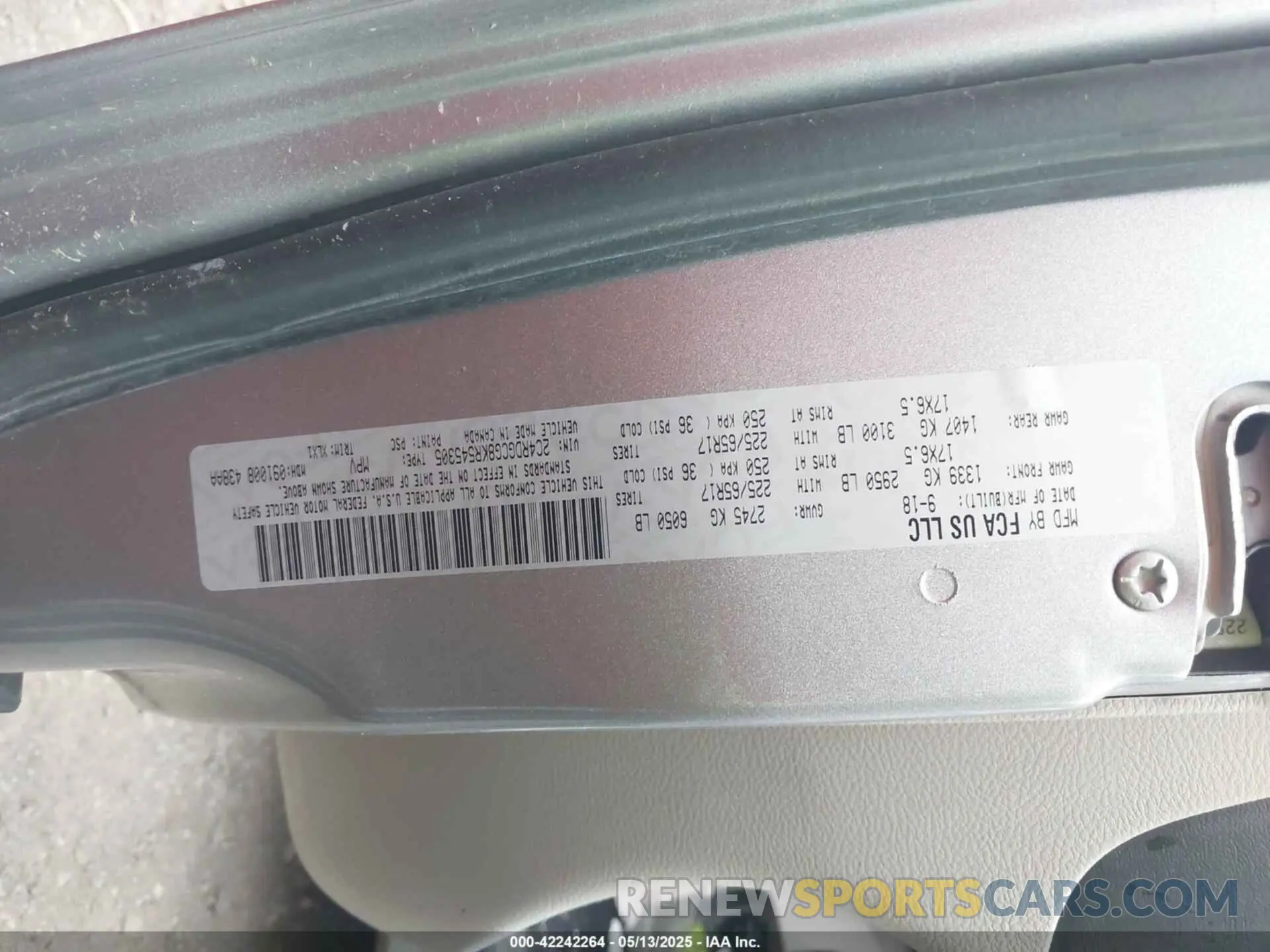 9 Photograph of a damaged car 2C4RDGCG8KR545305 DODGE GRAND CARAVAN 2019
