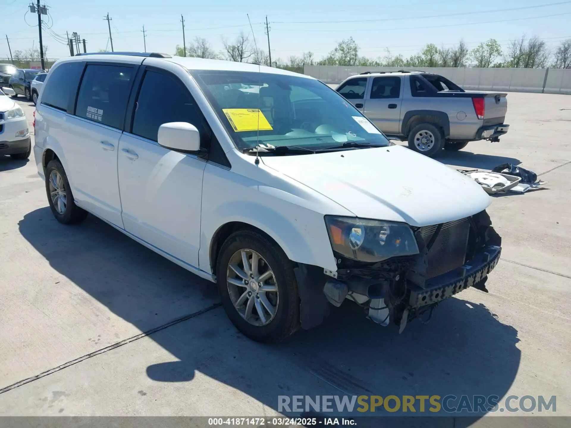 1 Photograph of a damaged car 2C4RDGCG8KR642293 DODGE GRAND CARAVAN 2019