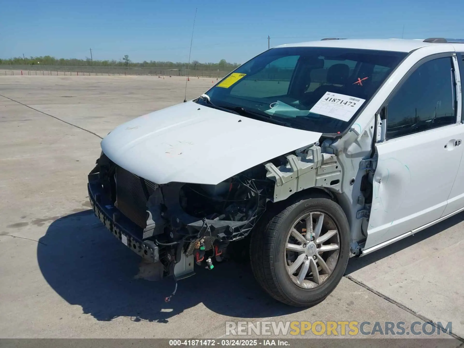 6 Photograph of a damaged car 2C4RDGCG8KR642293 DODGE GRAND CARAVAN 2019