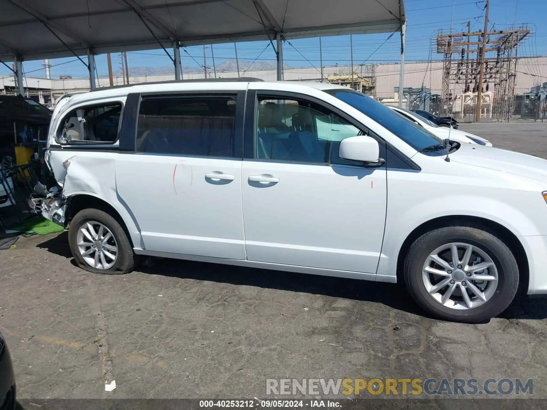 13 Photograph of a damaged car 2C4RDGCG8KR728977 DODGE GRAND CARAVAN 2019