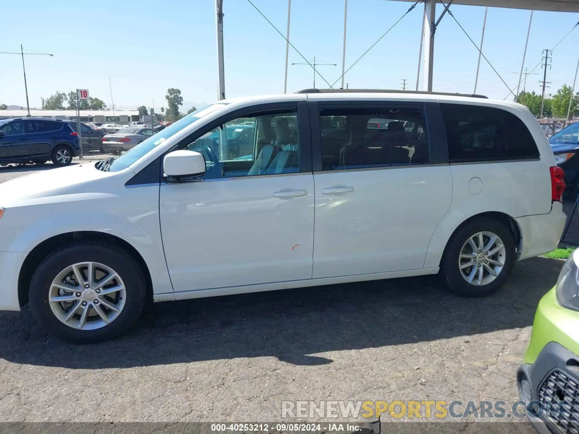 14 Photograph of a damaged car 2C4RDGCG8KR728977 DODGE GRAND CARAVAN 2019