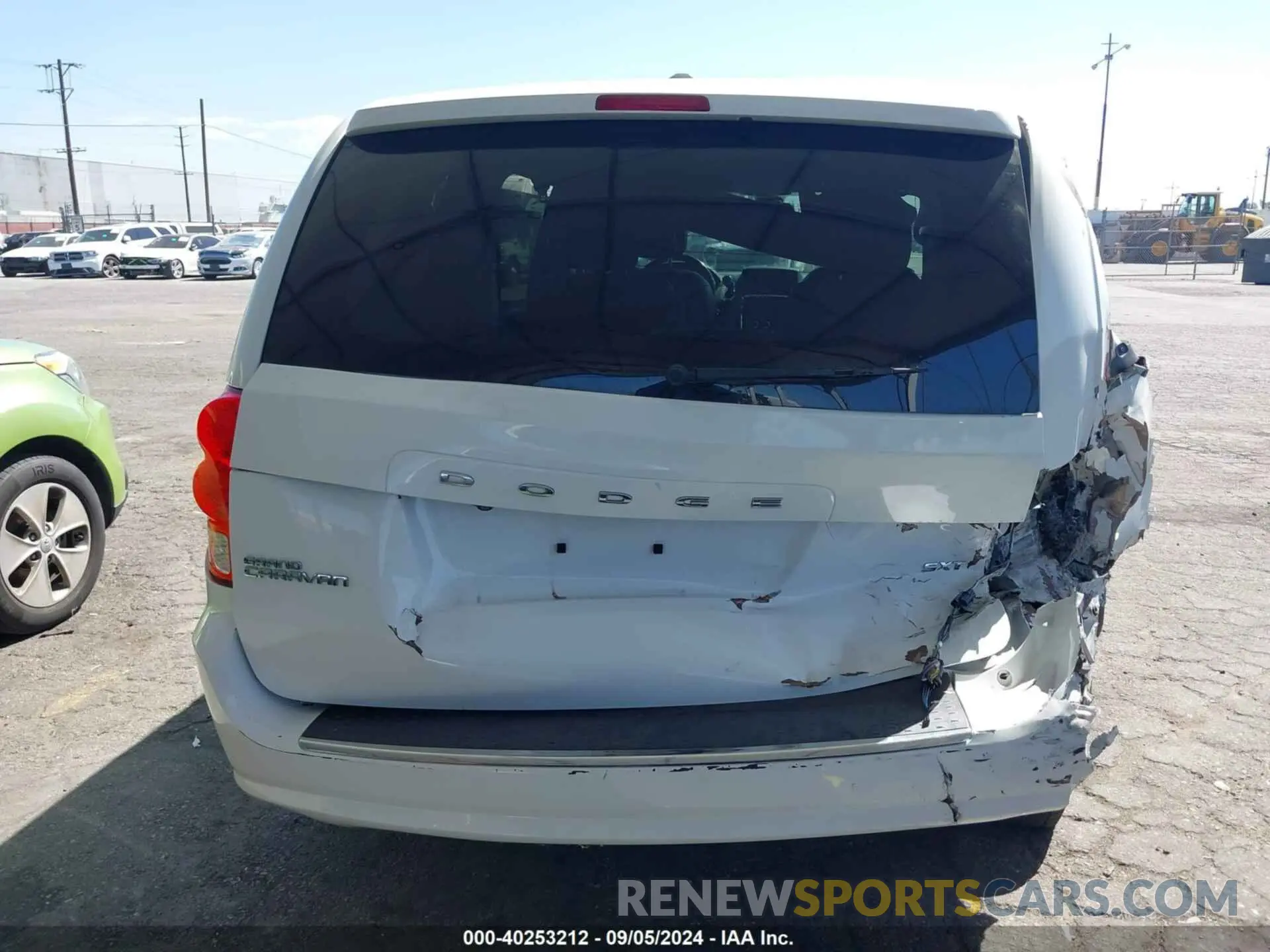 16 Photograph of a damaged car 2C4RDGCG8KR728977 DODGE GRAND CARAVAN 2019
