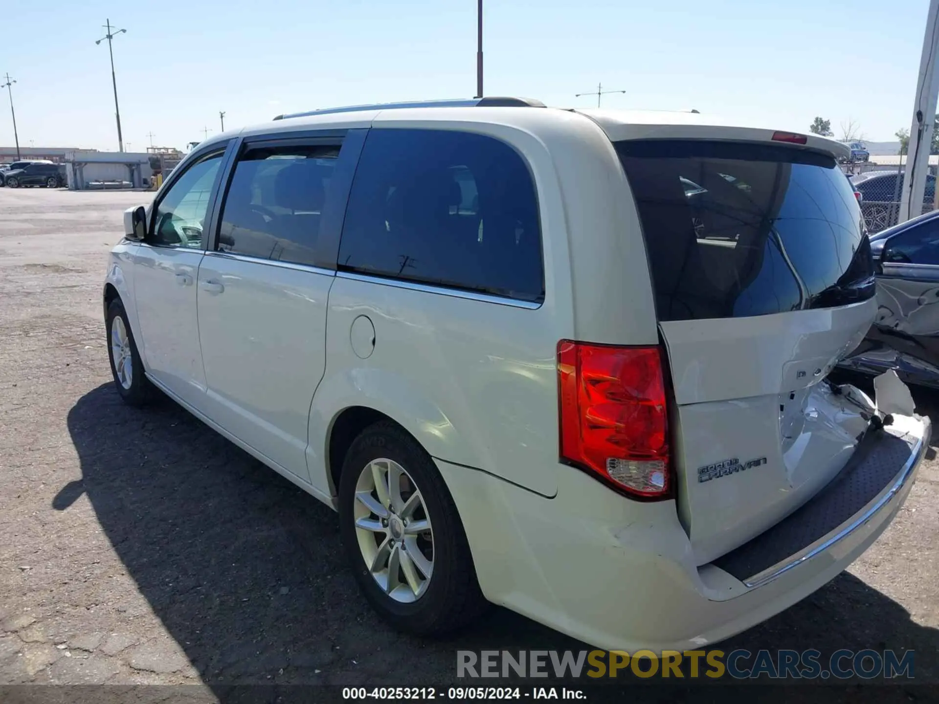 3 Photograph of a damaged car 2C4RDGCG8KR728977 DODGE GRAND CARAVAN 2019
