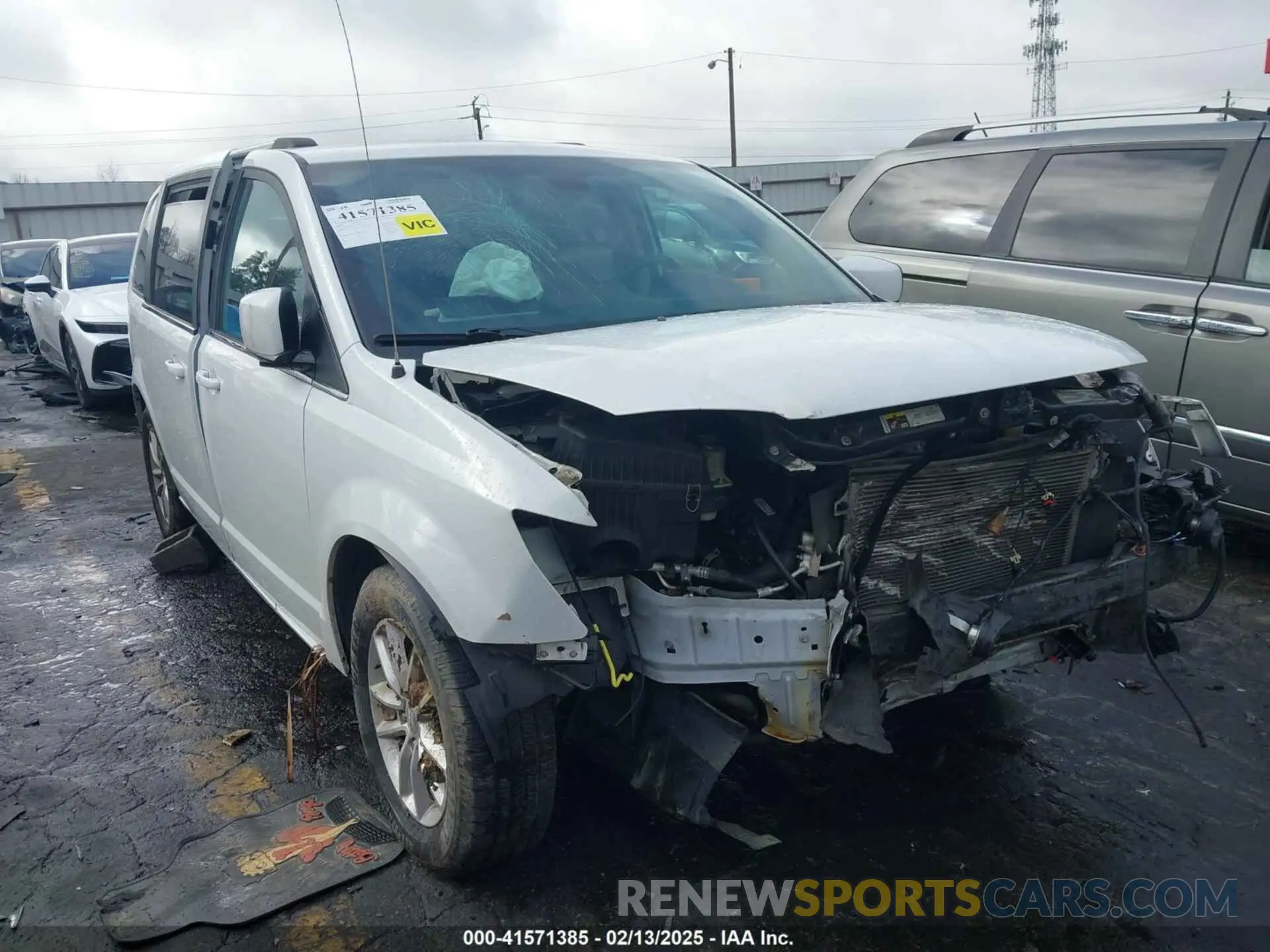 1 Photograph of a damaged car 2C4RDGCG8KR758707 DODGE GRAND CARAVAN 2019