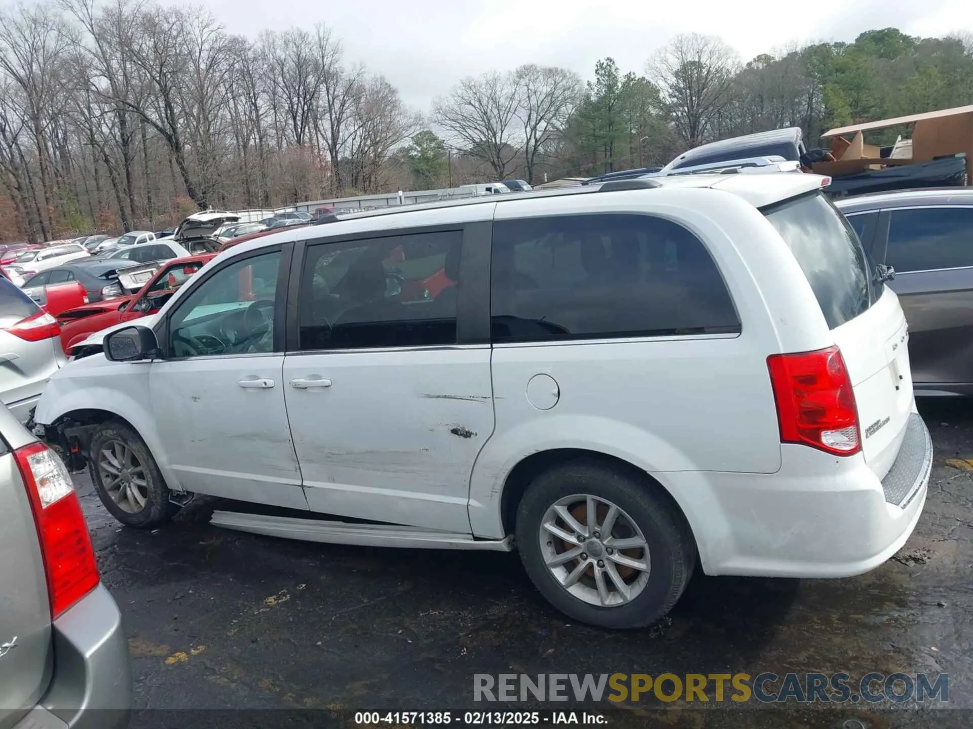 14 Photograph of a damaged car 2C4RDGCG8KR758707 DODGE GRAND CARAVAN 2019
