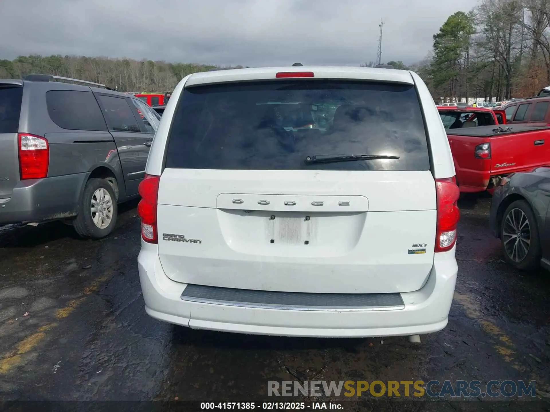 16 Photograph of a damaged car 2C4RDGCG8KR758707 DODGE GRAND CARAVAN 2019