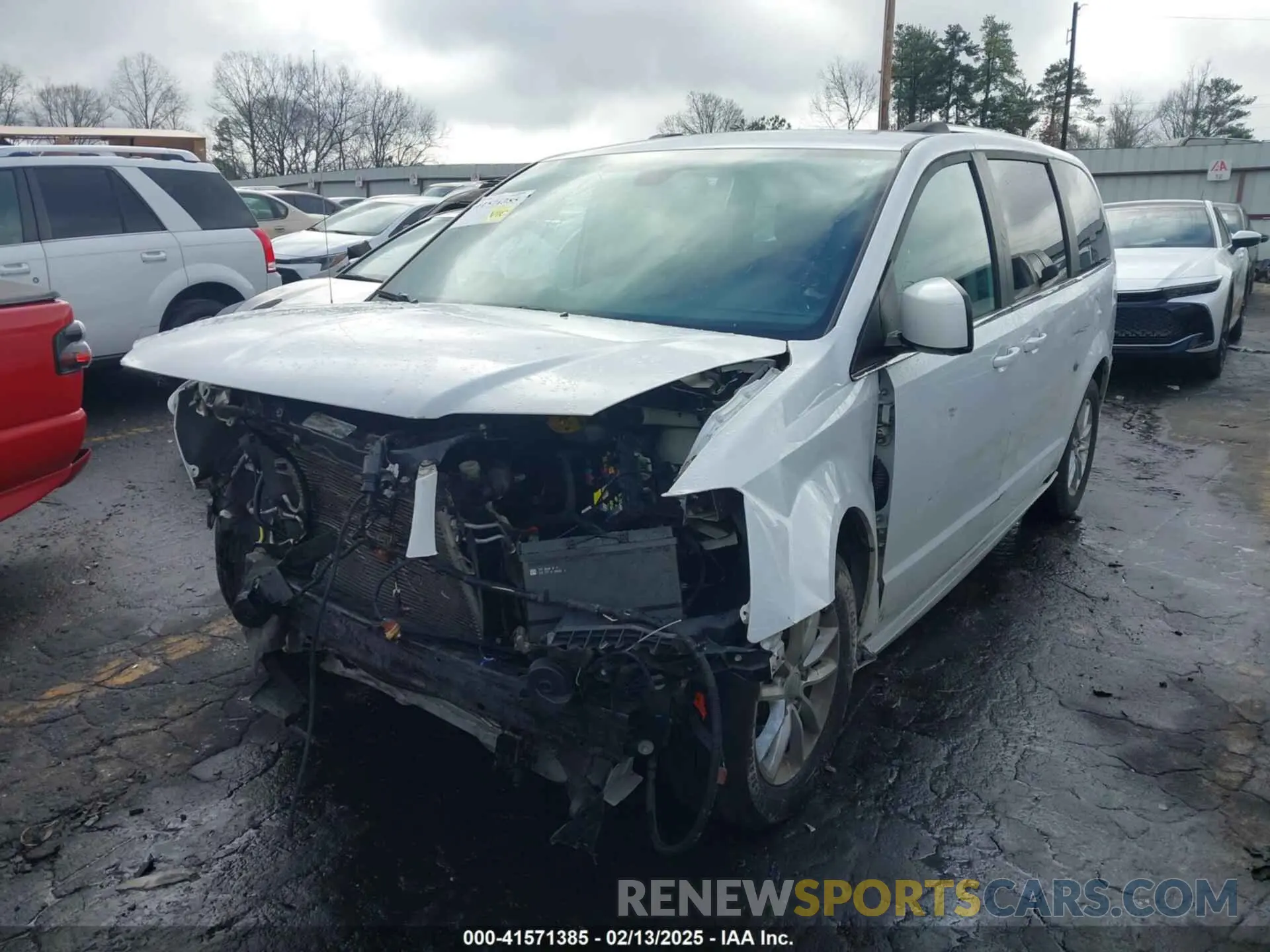 2 Photograph of a damaged car 2C4RDGCG8KR758707 DODGE GRAND CARAVAN 2019