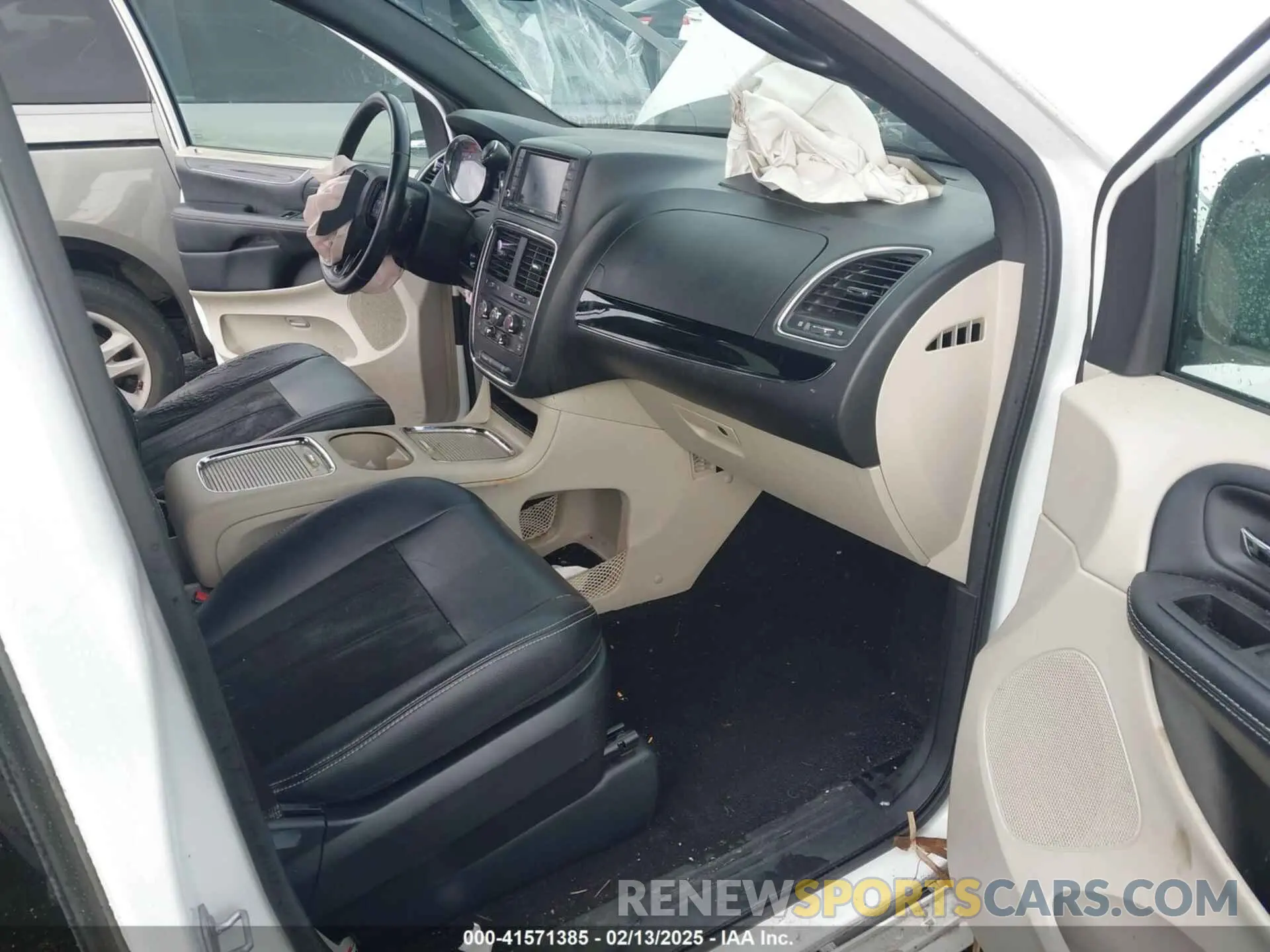 5 Photograph of a damaged car 2C4RDGCG8KR758707 DODGE GRAND CARAVAN 2019