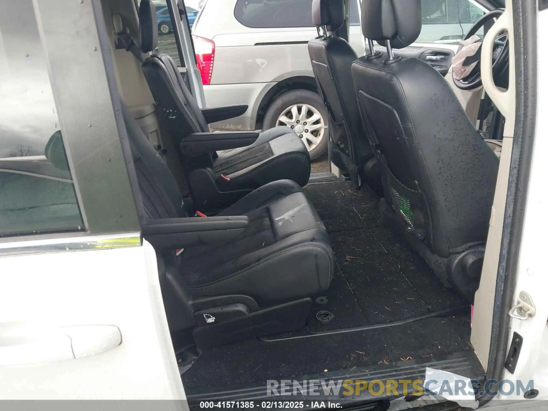 8 Photograph of a damaged car 2C4RDGCG8KR758707 DODGE GRAND CARAVAN 2019