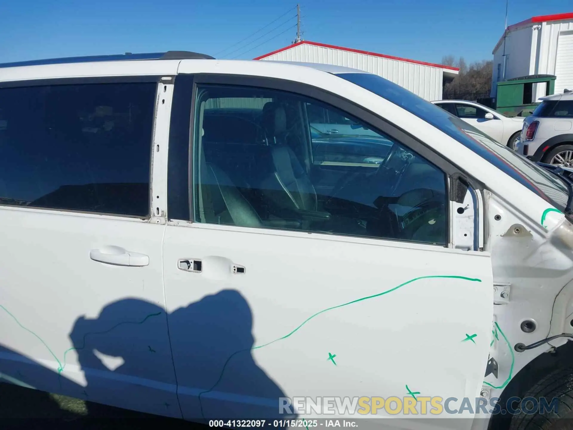 14 Photograph of a damaged car 2C4RDGCG8KR761462 DODGE GRAND CARAVAN 2019