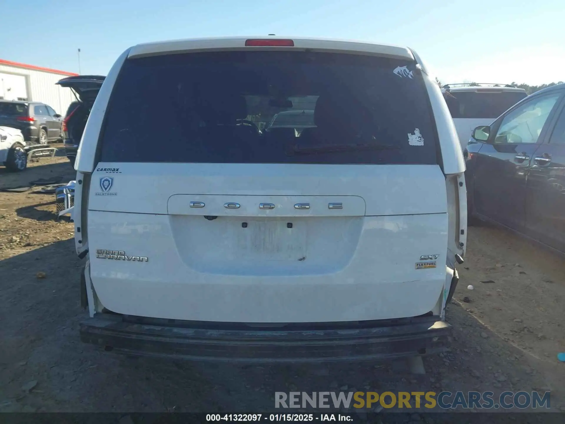 17 Photograph of a damaged car 2C4RDGCG8KR761462 DODGE GRAND CARAVAN 2019