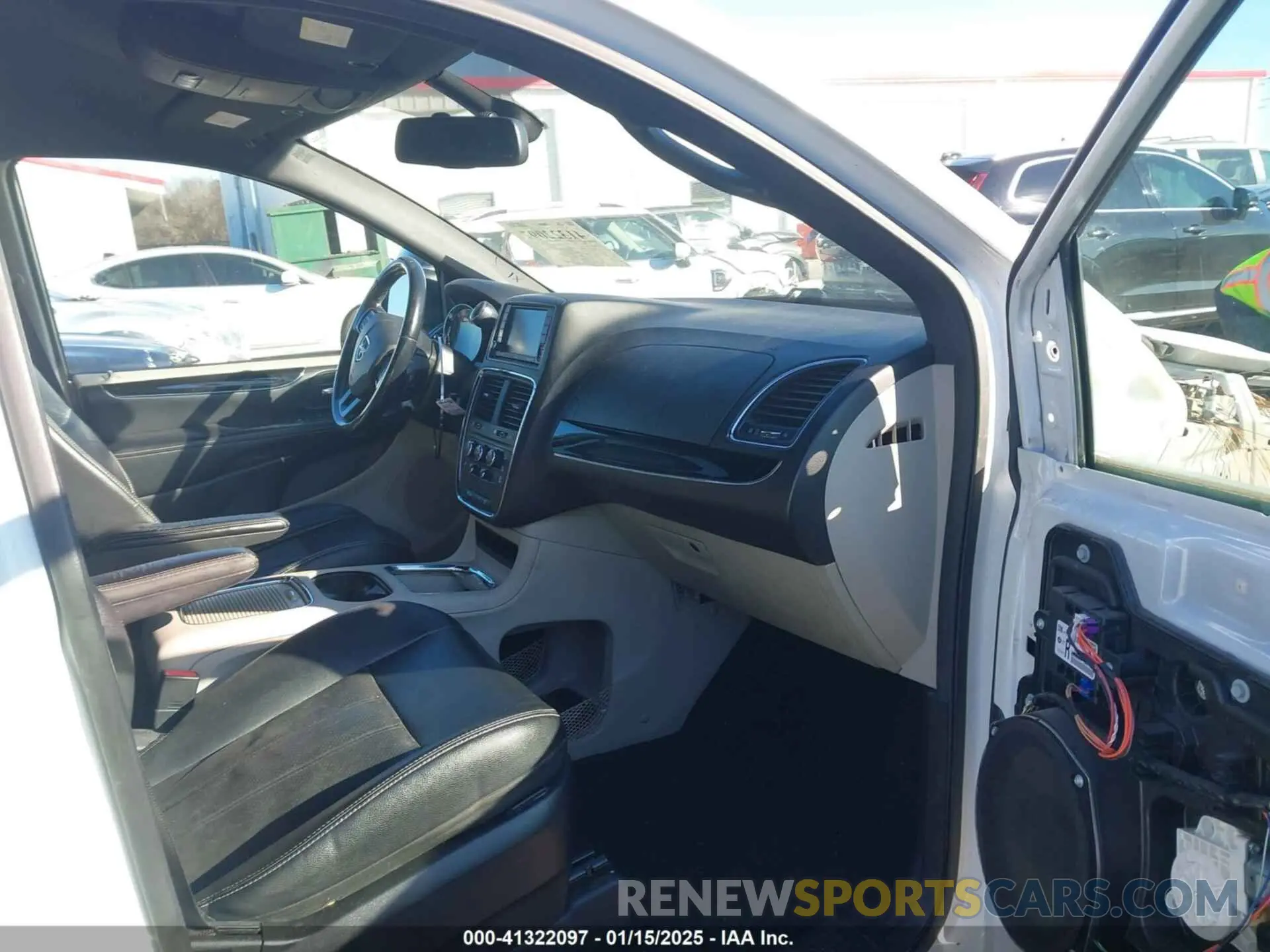 5 Photograph of a damaged car 2C4RDGCG8KR761462 DODGE GRAND CARAVAN 2019