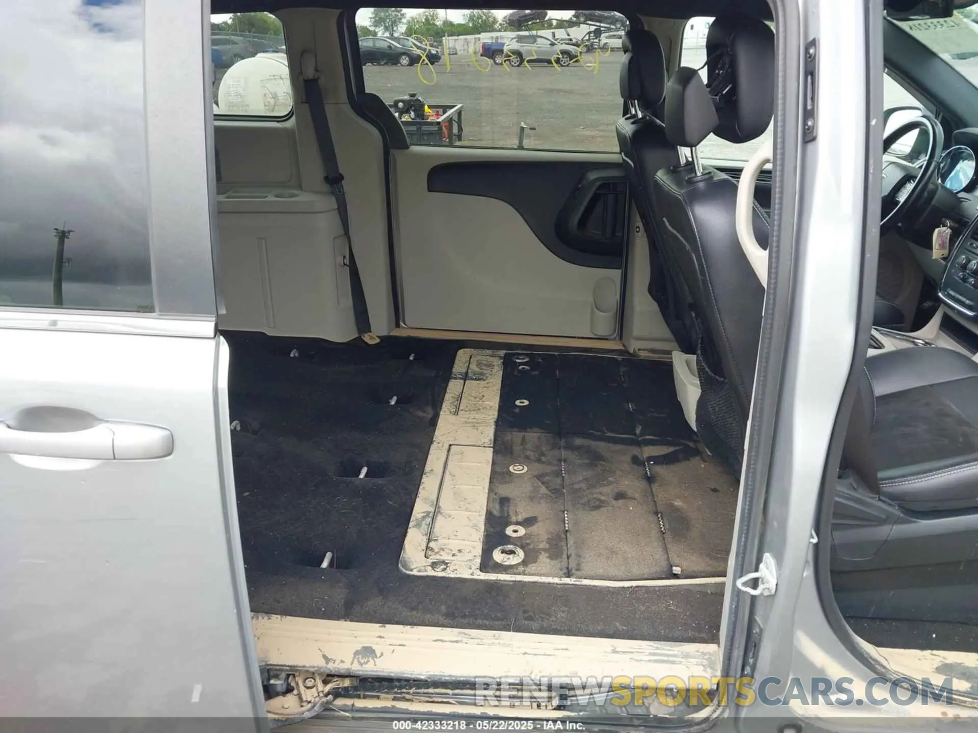 8 Photograph of a damaged car 2C4RDGCG8KR771084 DODGE GRAND CARAVAN 2019