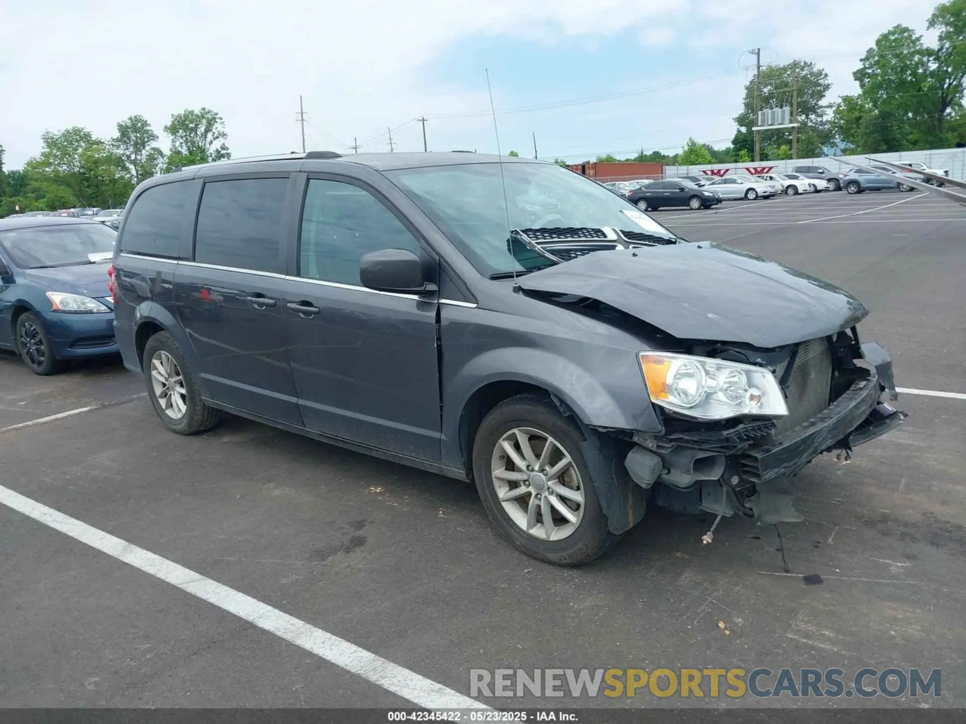 1 Photograph of a damaged car 2C4RDGCG8KR798043 DODGE GRAND CARAVAN 2019
