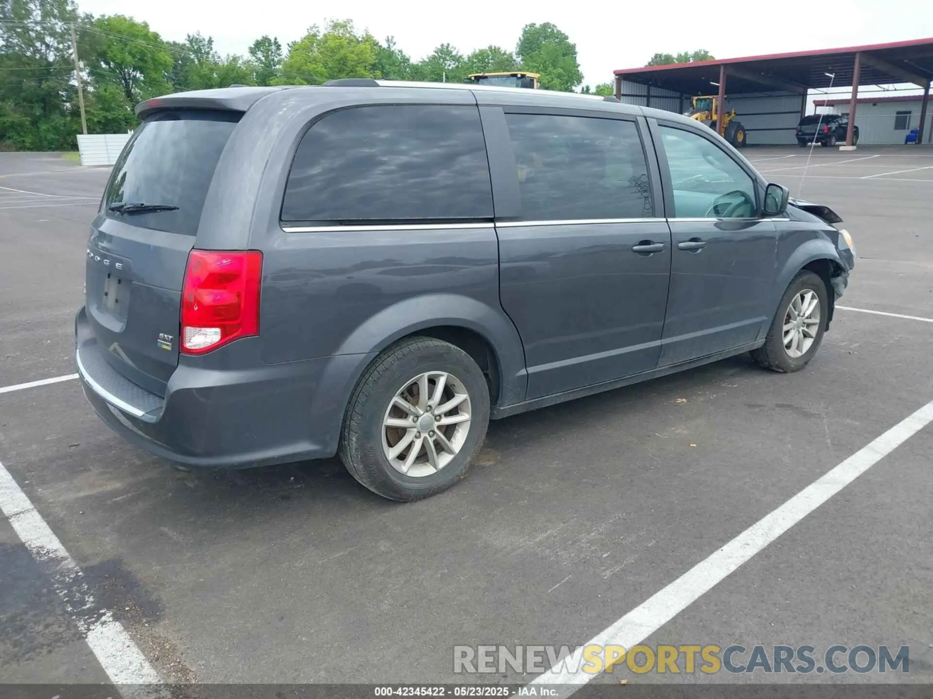 4 Photograph of a damaged car 2C4RDGCG8KR798043 DODGE GRAND CARAVAN 2019