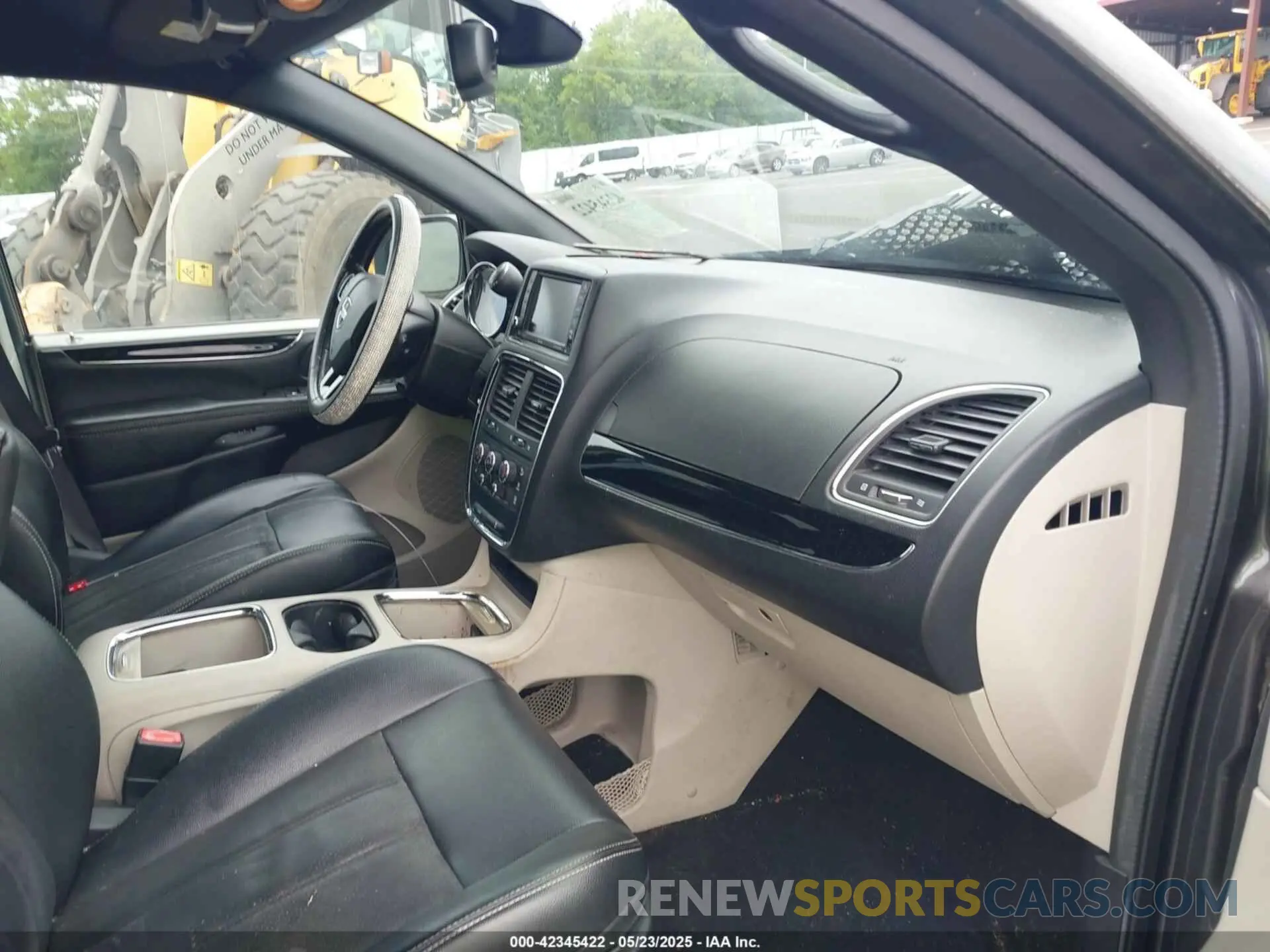 5 Photograph of a damaged car 2C4RDGCG8KR798043 DODGE GRAND CARAVAN 2019