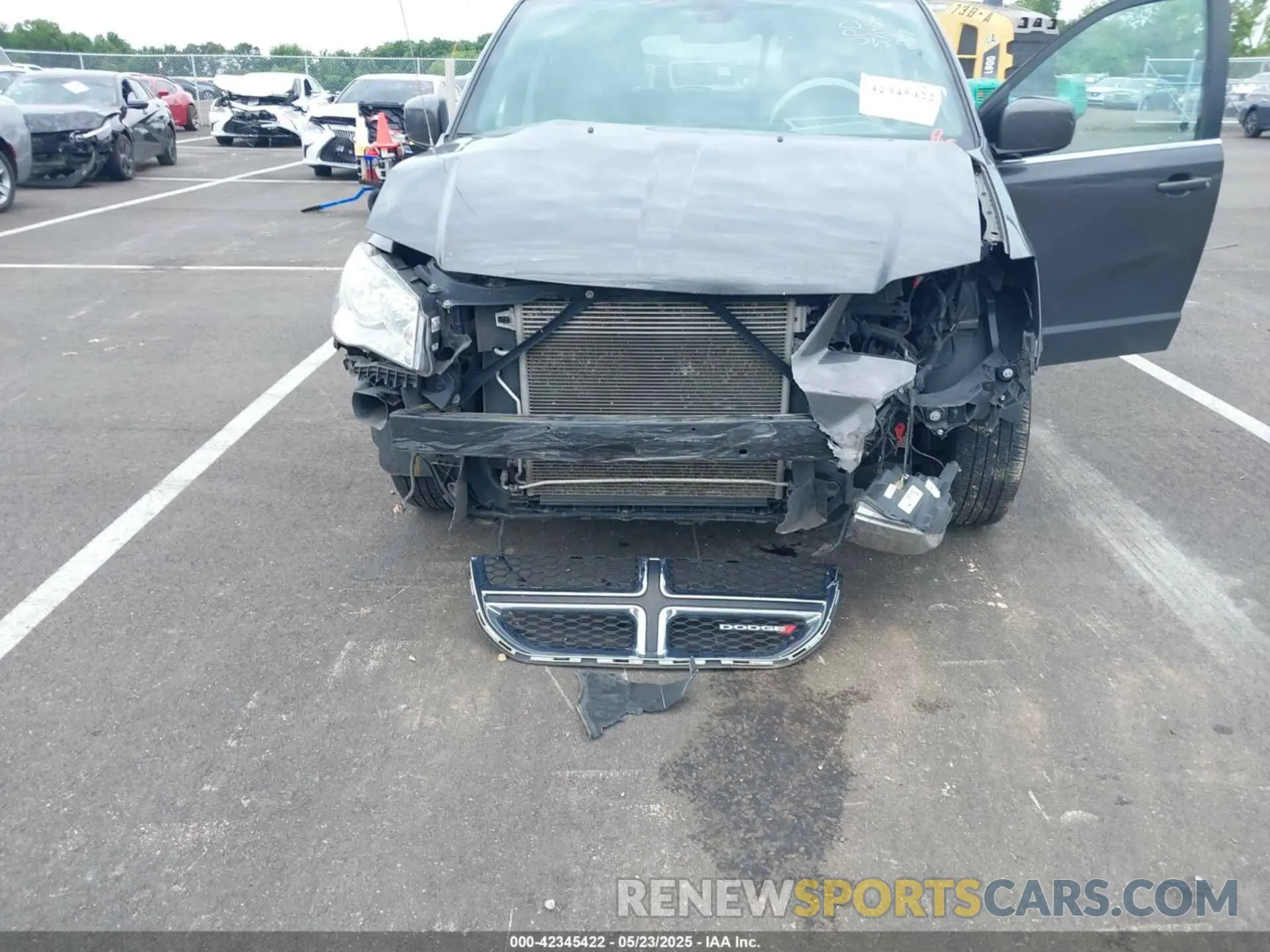 6 Photograph of a damaged car 2C4RDGCG8KR798043 DODGE GRAND CARAVAN 2019