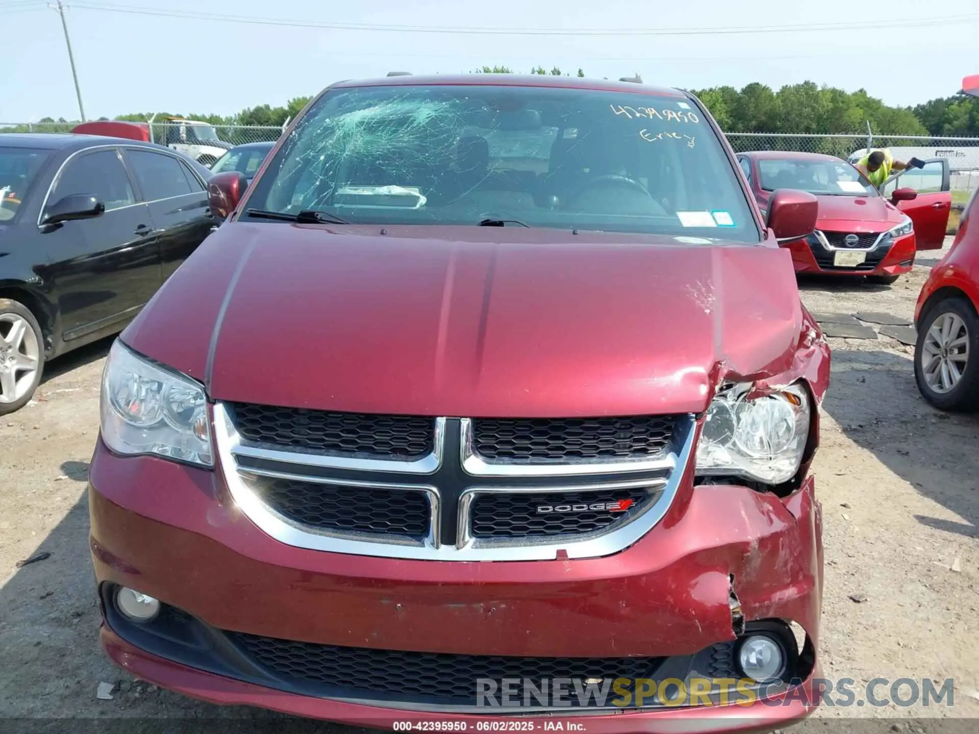 12 Photograph of a damaged car 2C4RDGCG9KR600831 DODGE GRAND CARAVAN 2019