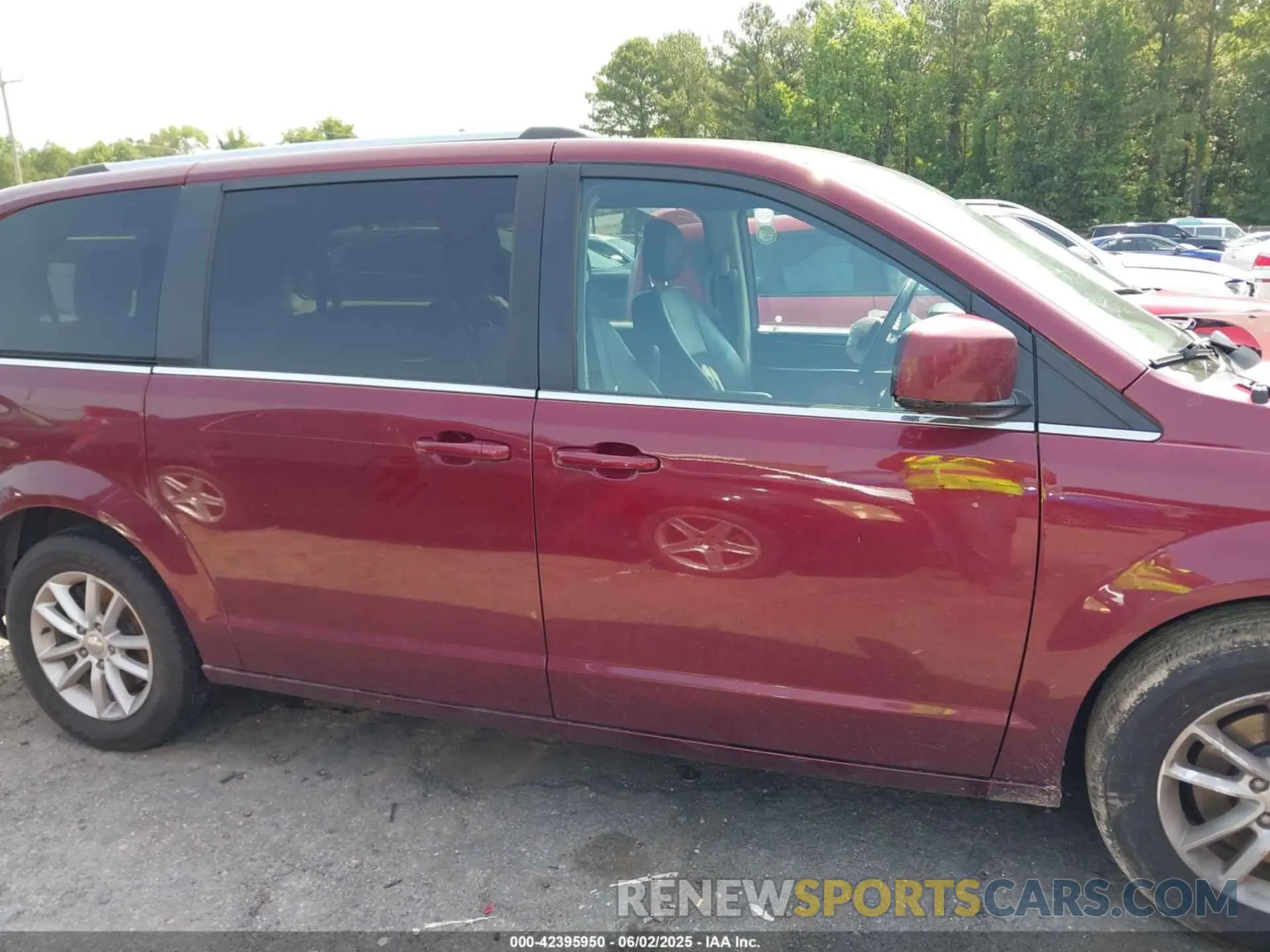13 Photograph of a damaged car 2C4RDGCG9KR600831 DODGE GRAND CARAVAN 2019