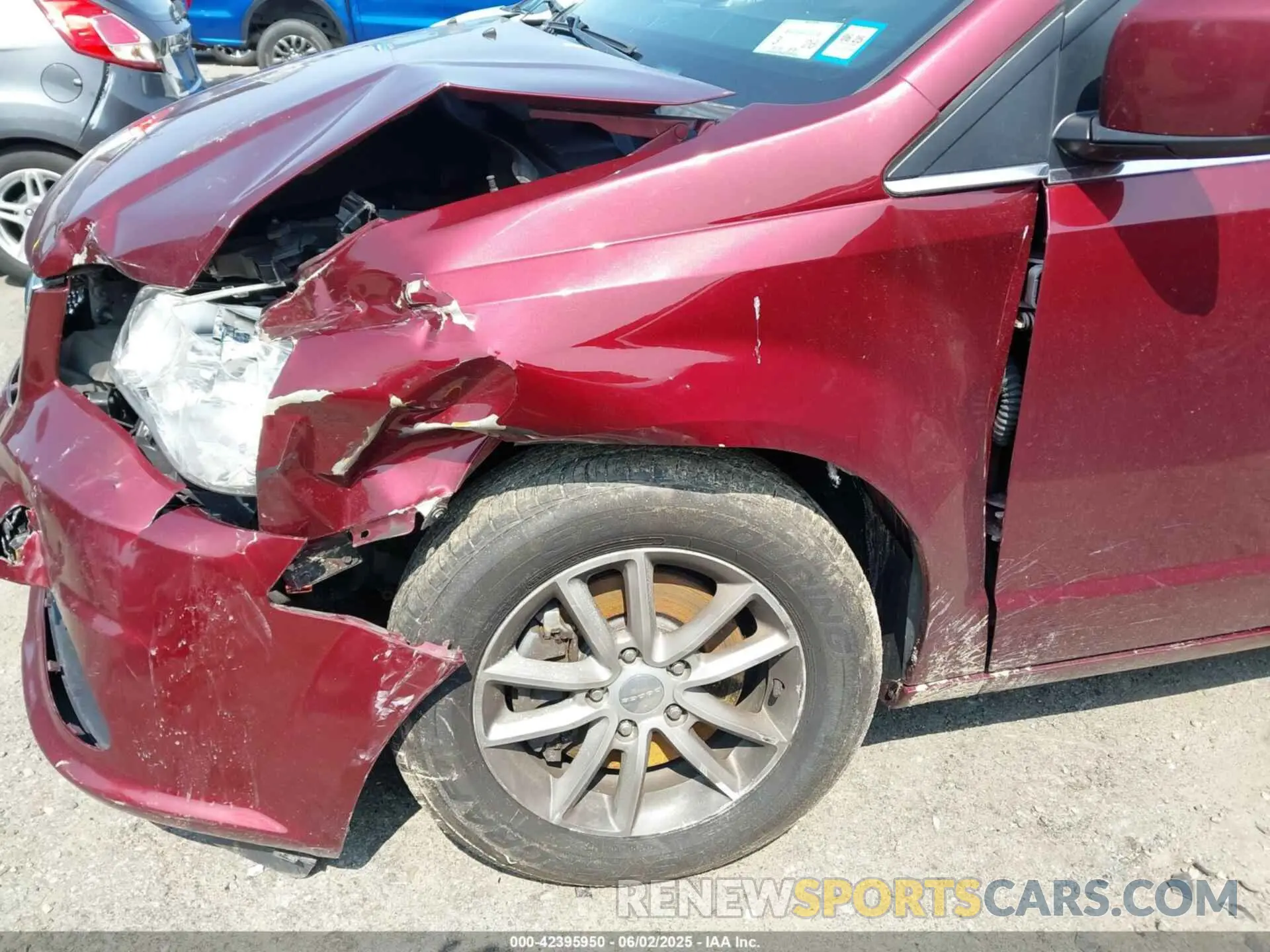 17 Photograph of a damaged car 2C4RDGCG9KR600831 DODGE GRAND CARAVAN 2019