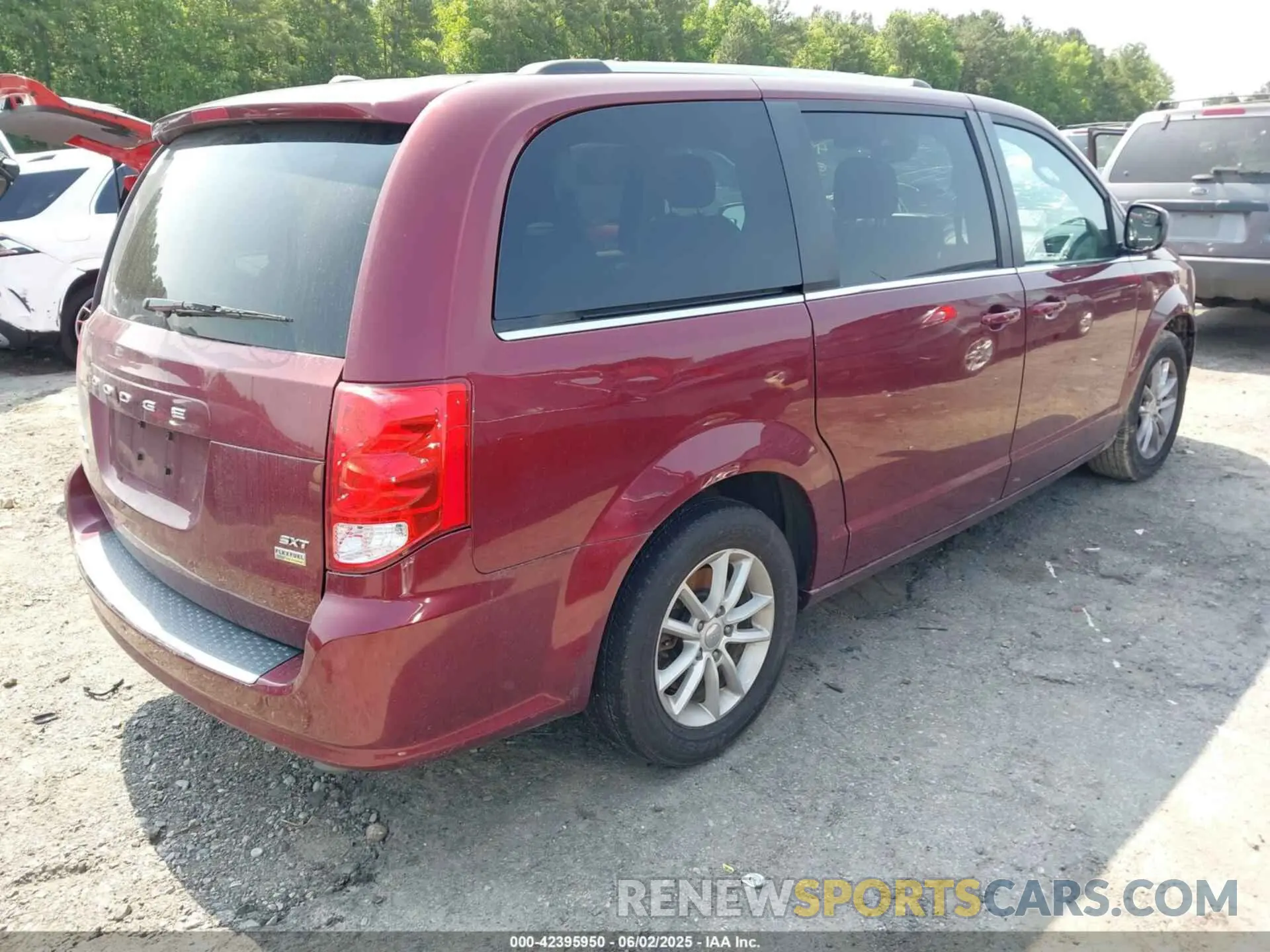 4 Photograph of a damaged car 2C4RDGCG9KR600831 DODGE GRAND CARAVAN 2019