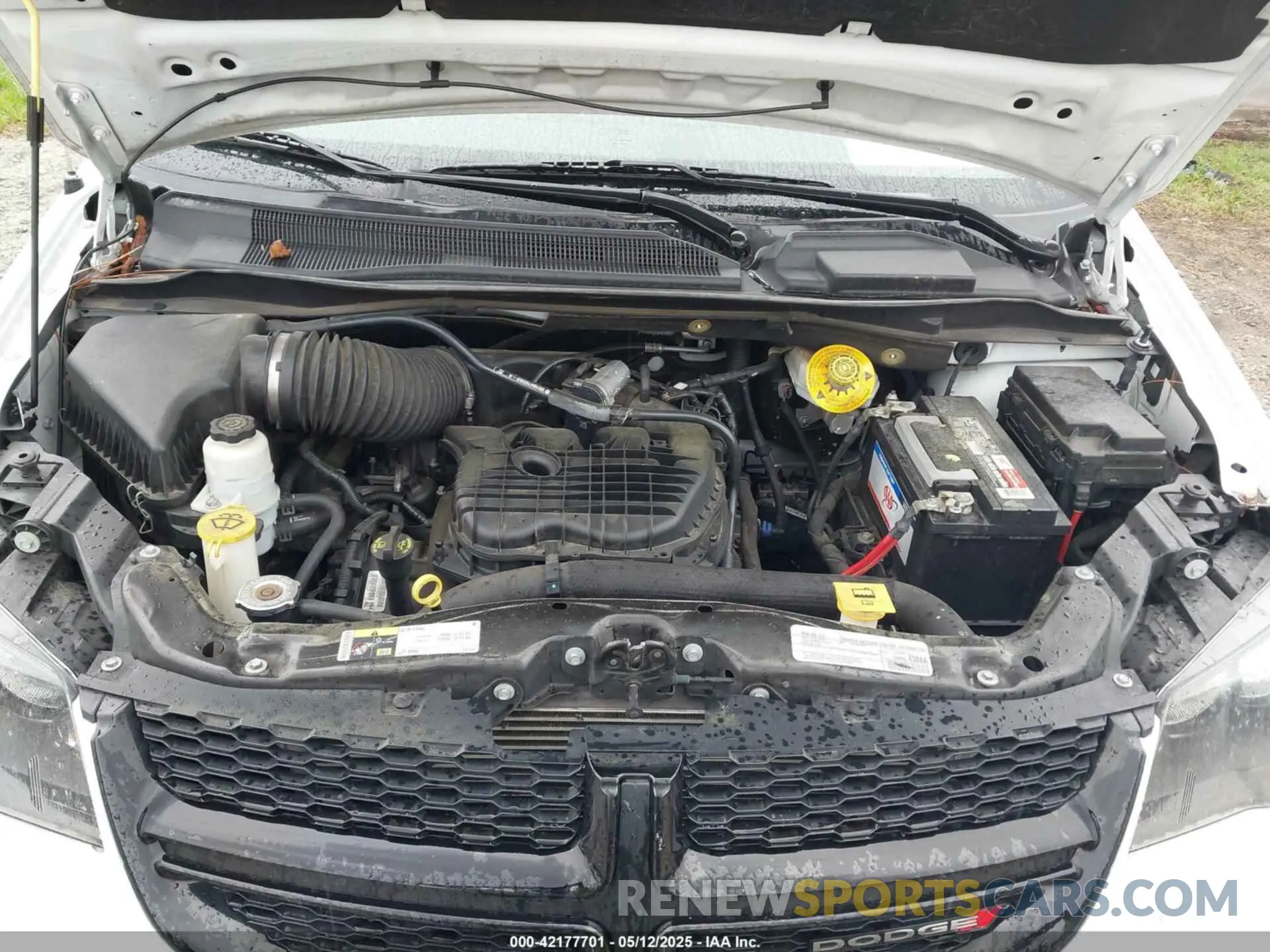 10 Photograph of a damaged car 2C4RDGCG9KR602580 DODGE GRAND CARAVAN 2019