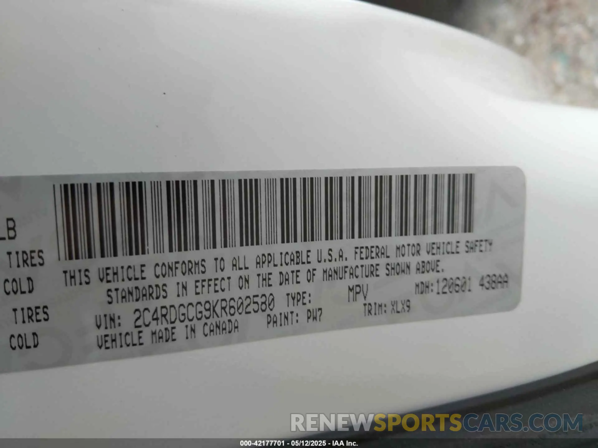 9 Photograph of a damaged car 2C4RDGCG9KR602580 DODGE GRAND CARAVAN 2019