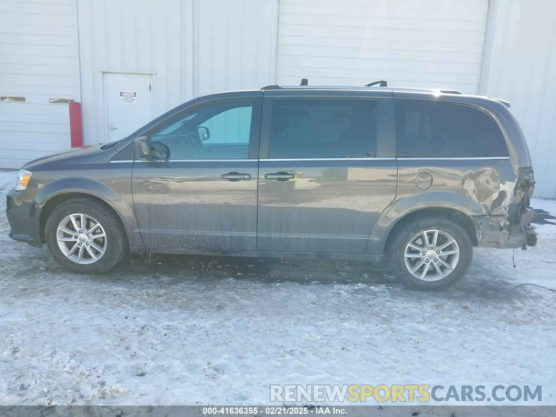 15 Photograph of a damaged car 2C4RDGCG9KR637121 DODGE GRAND CARAVAN 2019