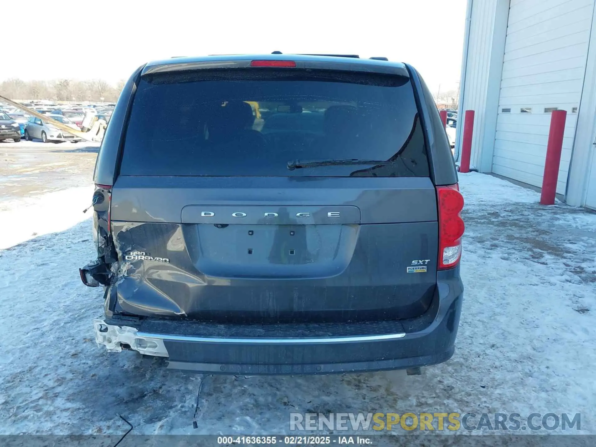 17 Photograph of a damaged car 2C4RDGCG9KR637121 DODGE GRAND CARAVAN 2019