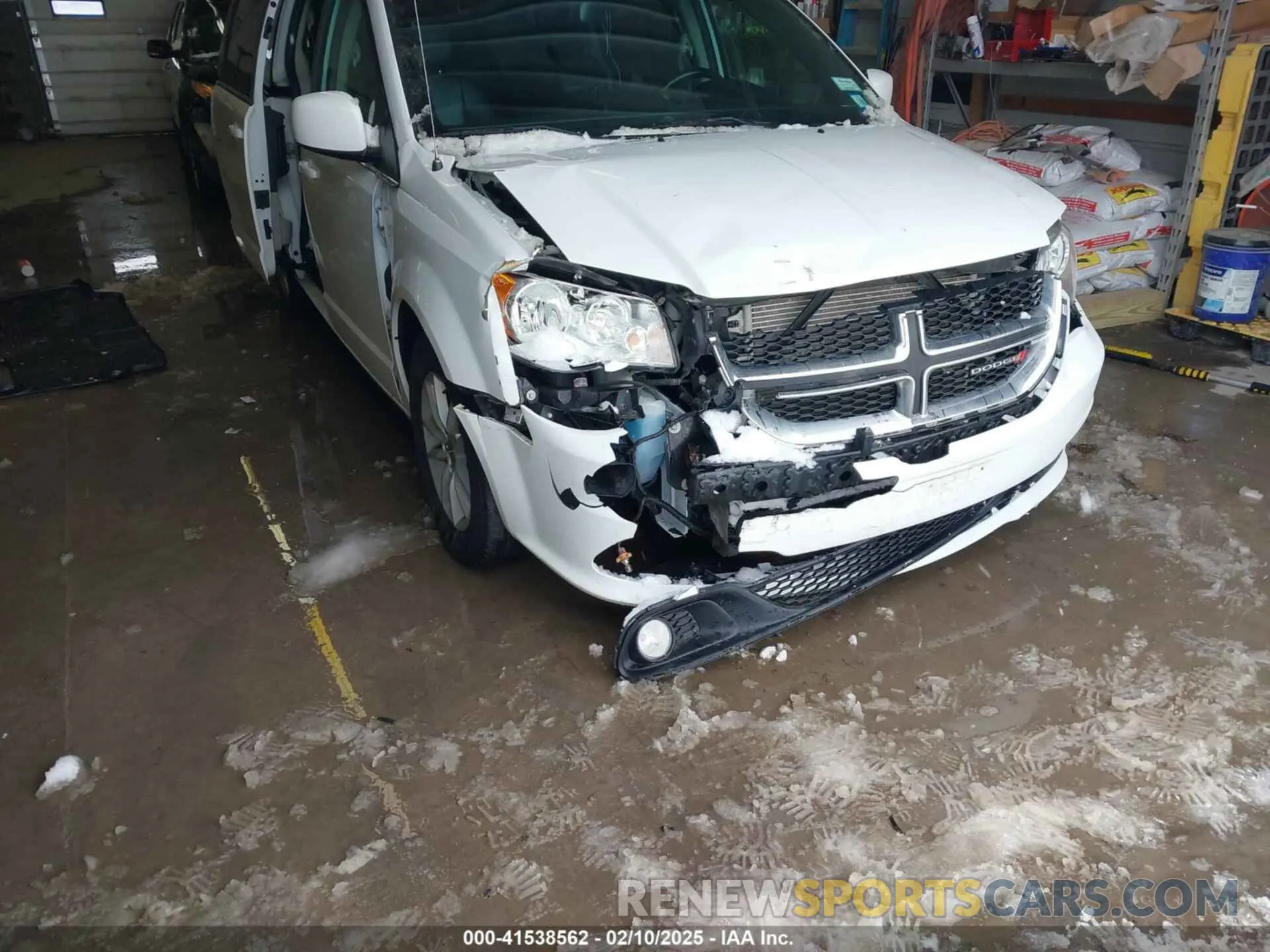 6 Photograph of a damaged car 2C4RDGCG9KR662455 DODGE GRAND CARAVAN 2019