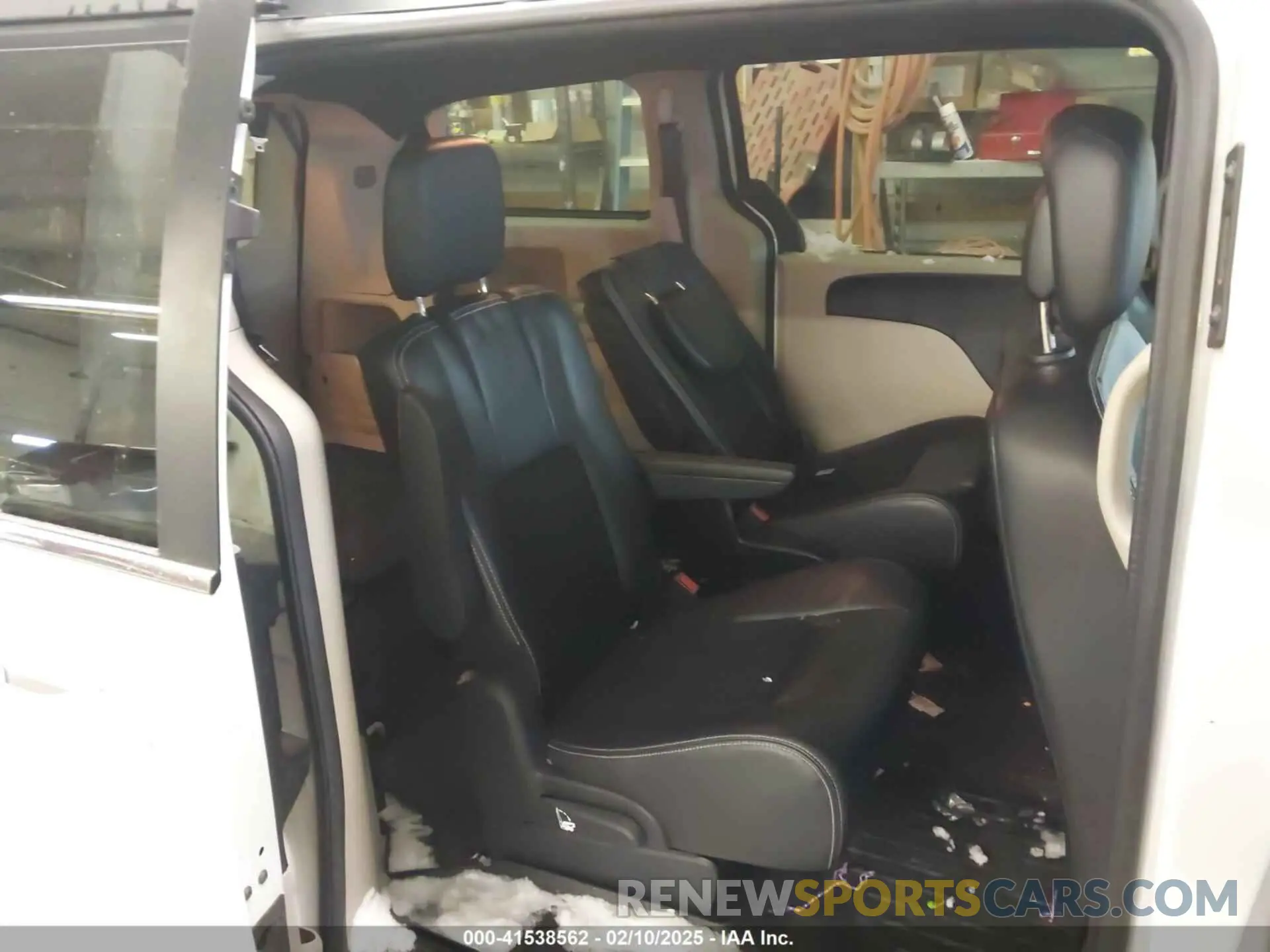 8 Photograph of a damaged car 2C4RDGCG9KR662455 DODGE GRAND CARAVAN 2019