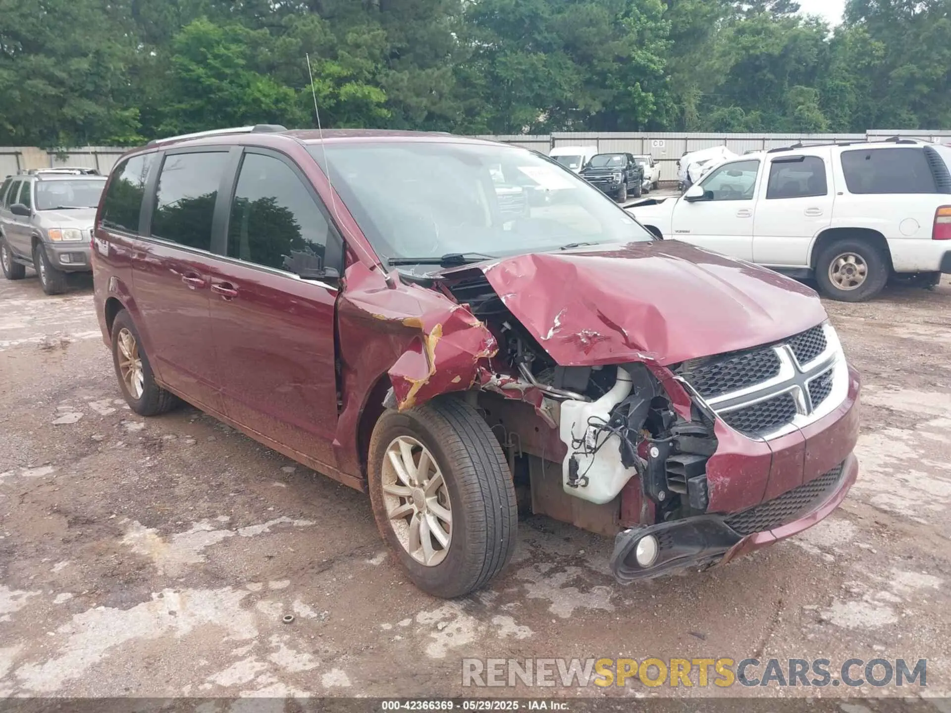 1 Photograph of a damaged car 2C4RDGCG9KR693334 DODGE GRAND CARAVAN 2019