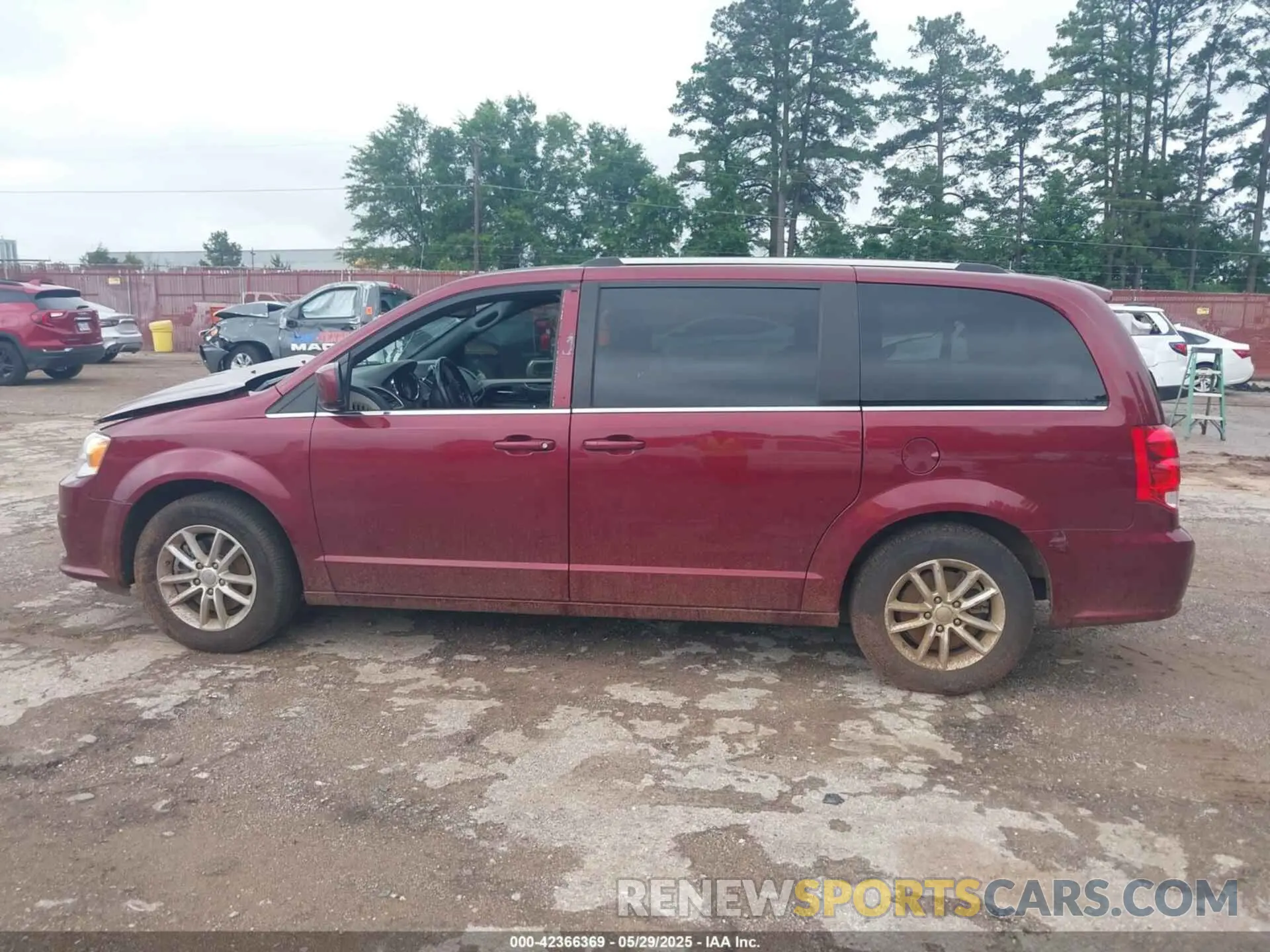 14 Photograph of a damaged car 2C4RDGCG9KR693334 DODGE GRAND CARAVAN 2019