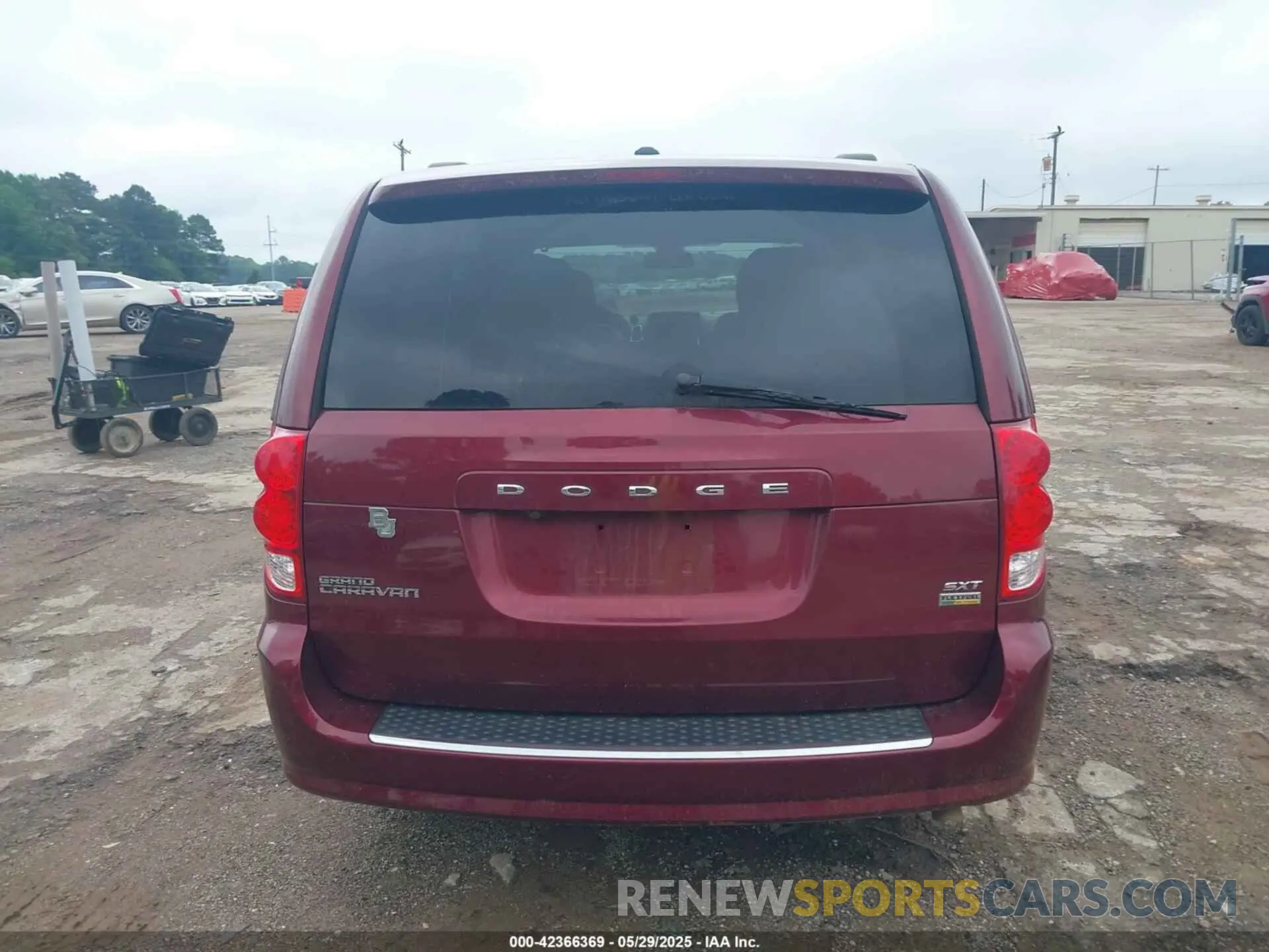 16 Photograph of a damaged car 2C4RDGCG9KR693334 DODGE GRAND CARAVAN 2019