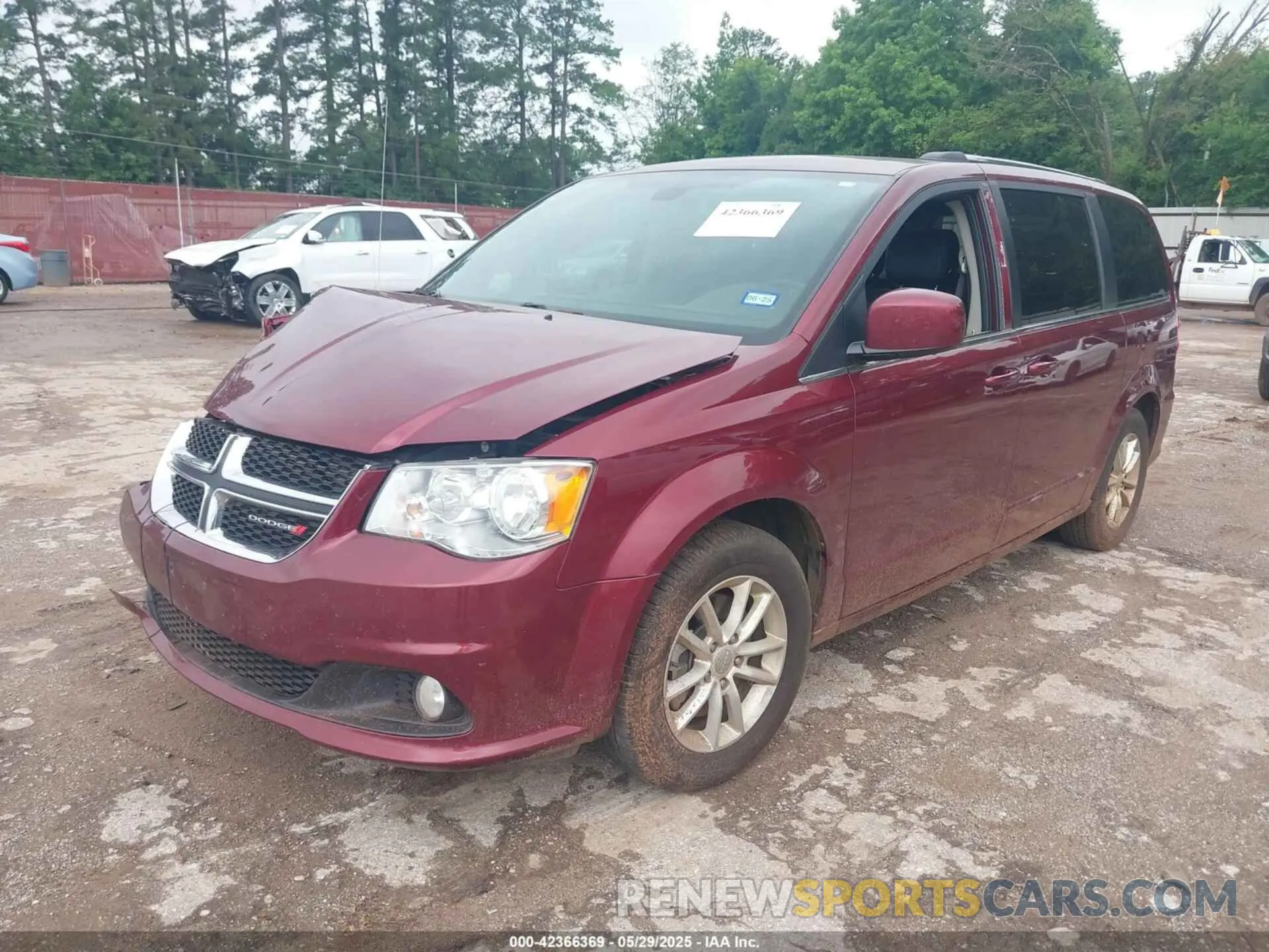 2 Photograph of a damaged car 2C4RDGCG9KR693334 DODGE GRAND CARAVAN 2019